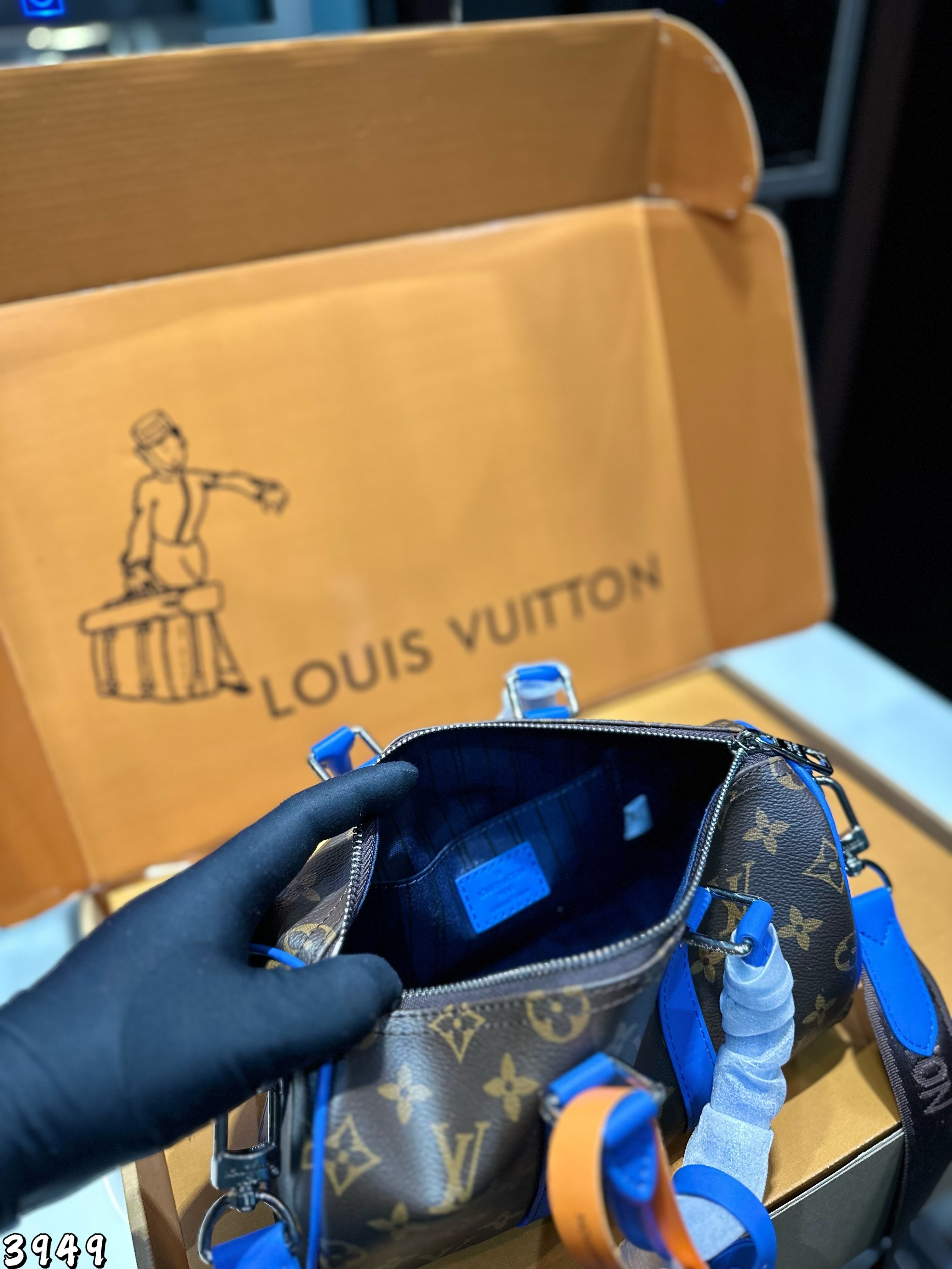 Louis Vuitton Bag BG868062