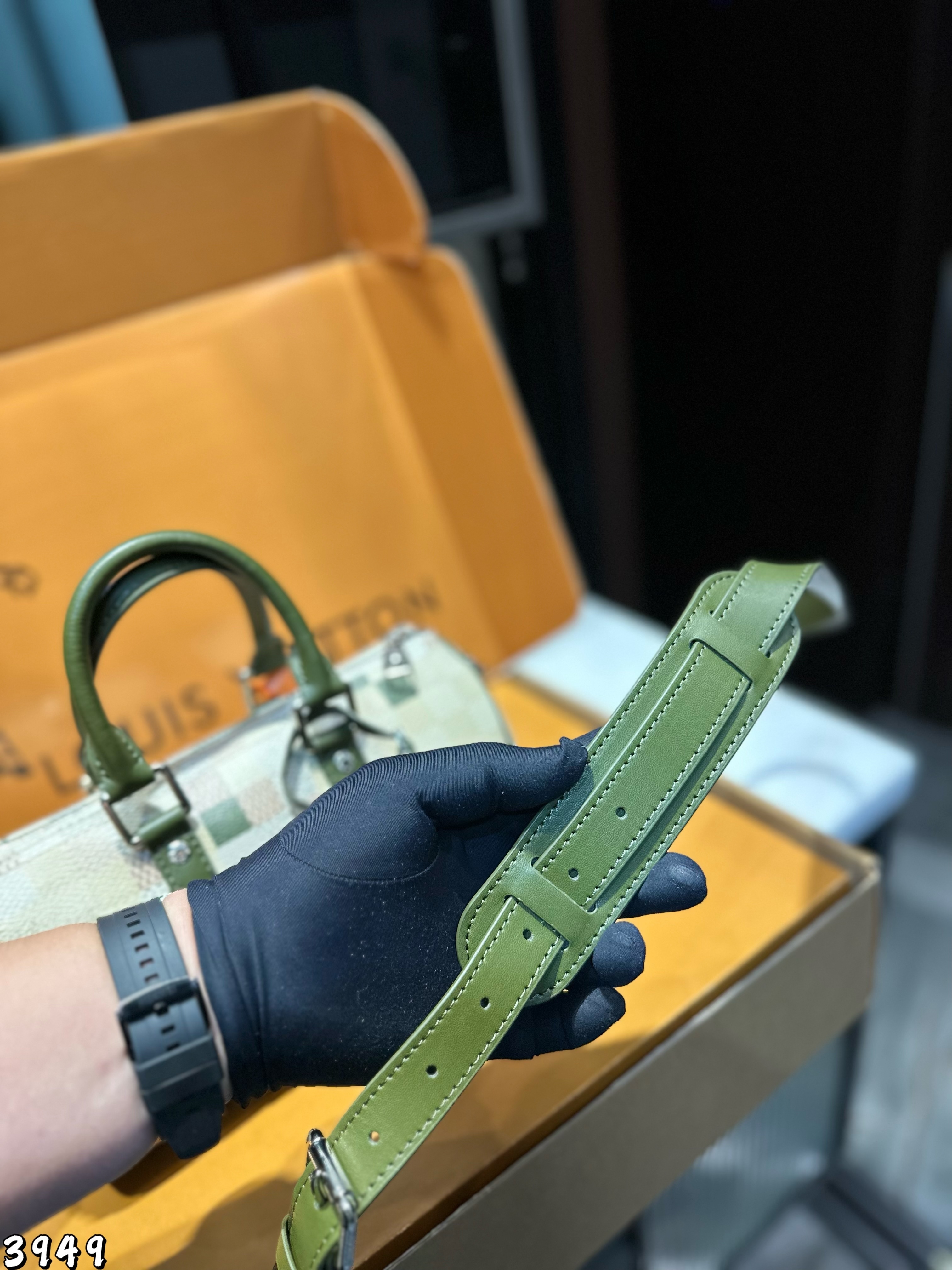 Louis Vuitton Bag BG868061