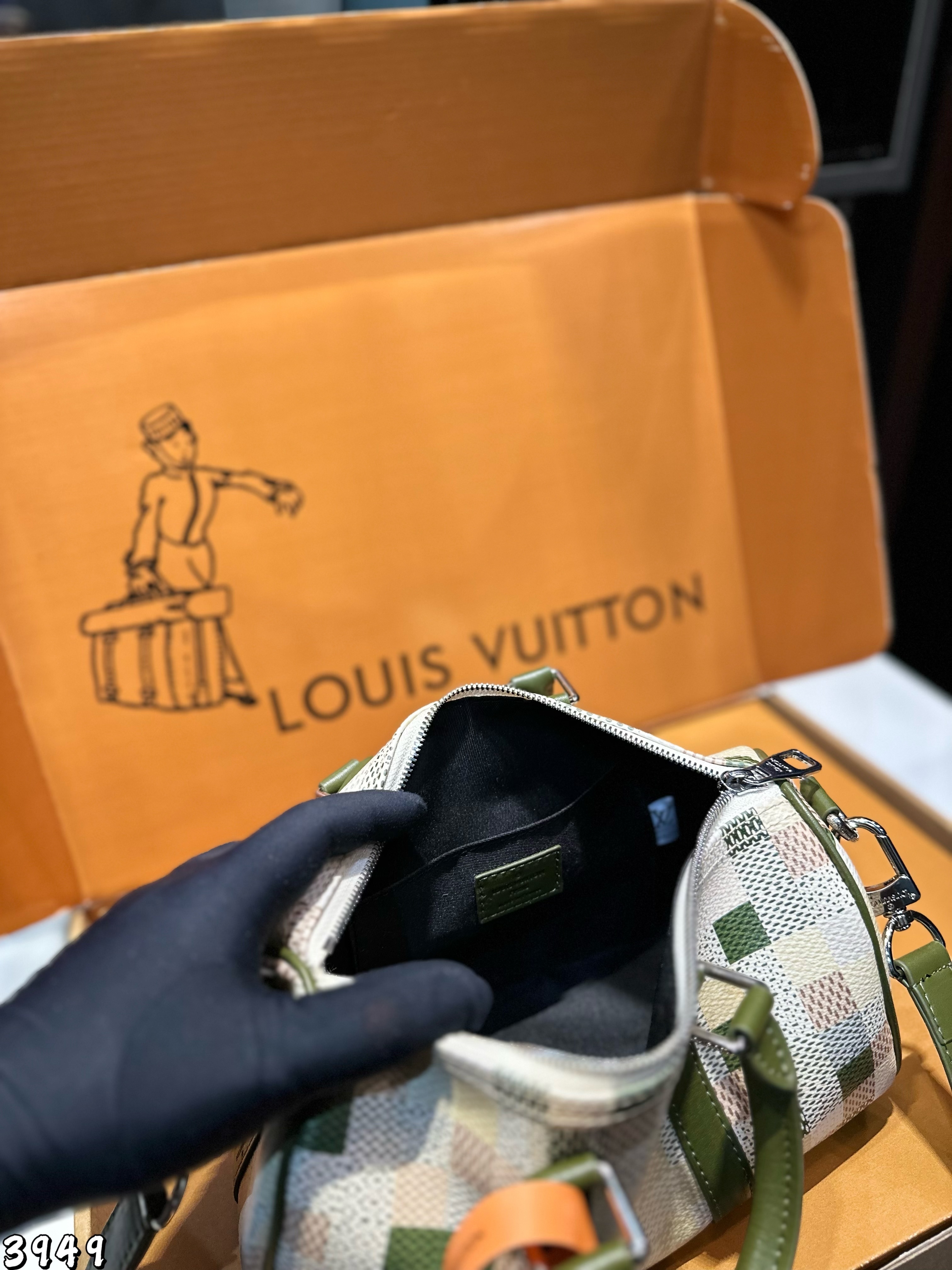 Louis Vuitton Bag BG868061