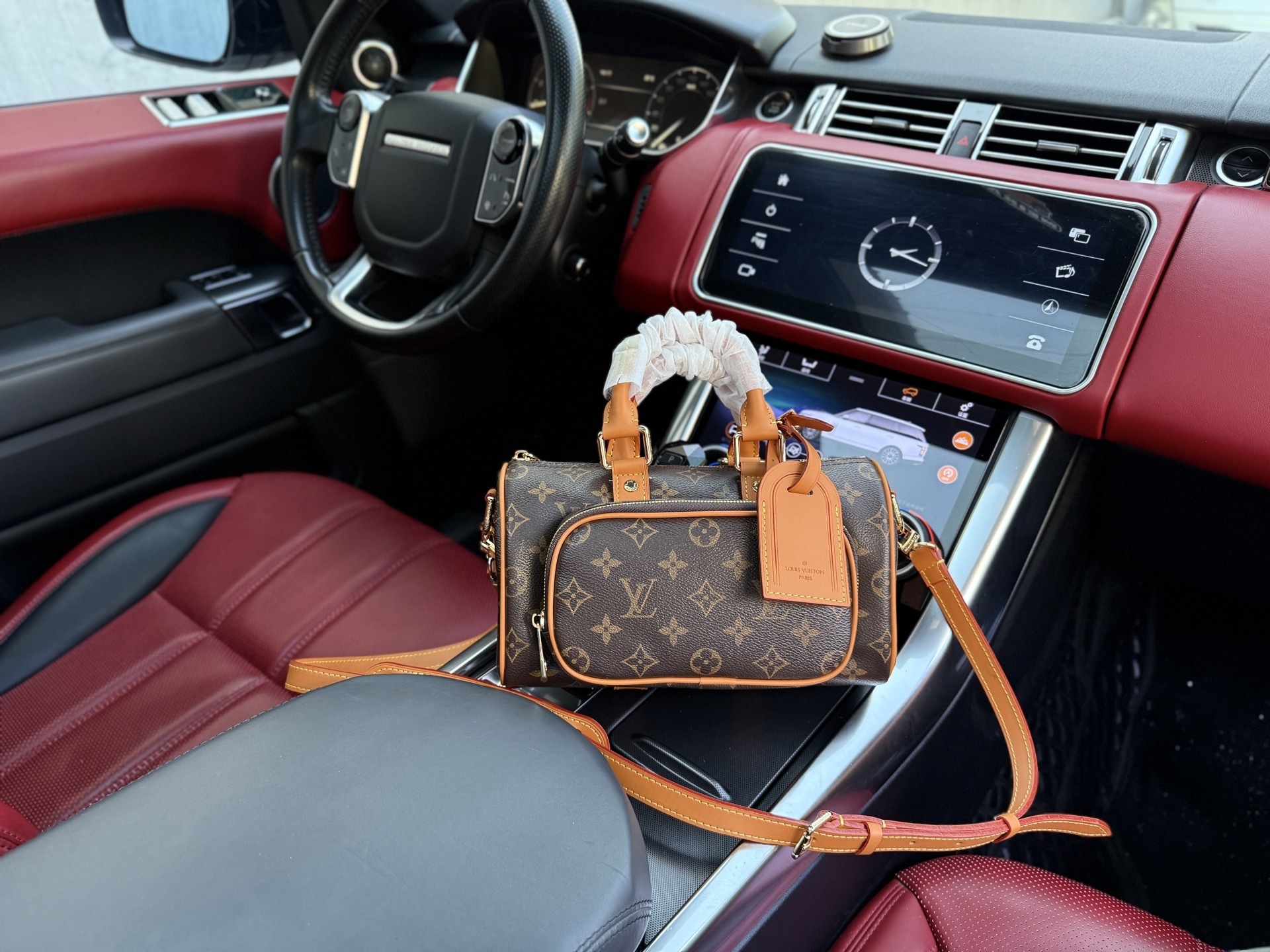 Louis Vuitton Bag BG868065