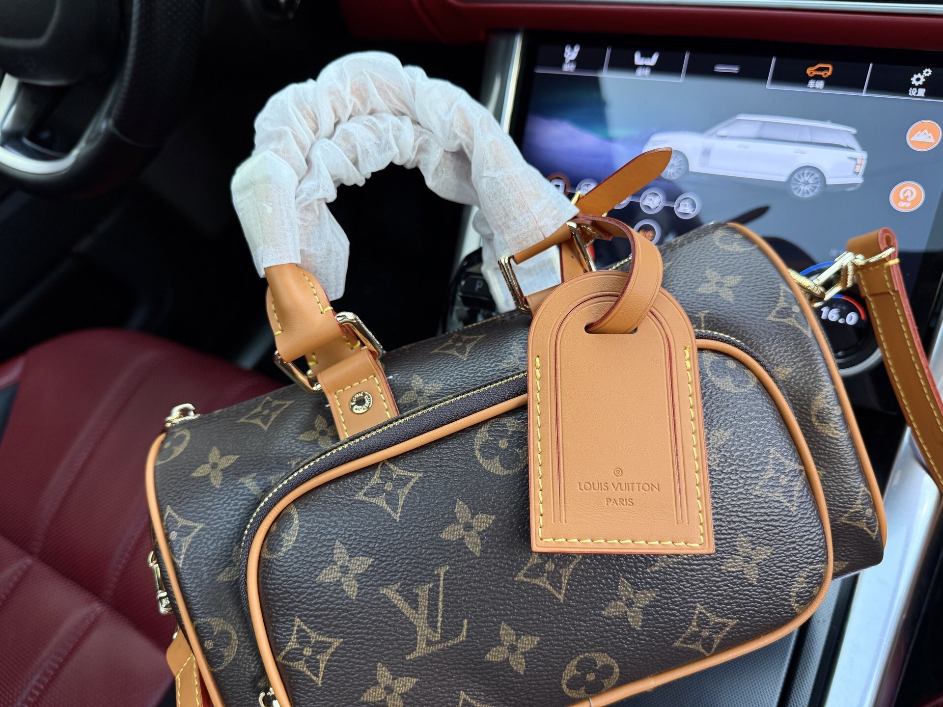 Louis Vuitton Bag BG868065