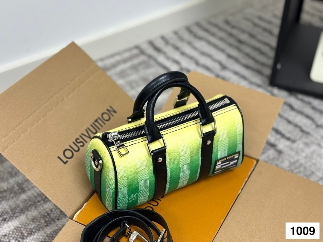 Louis Vuitton Bag BG868064