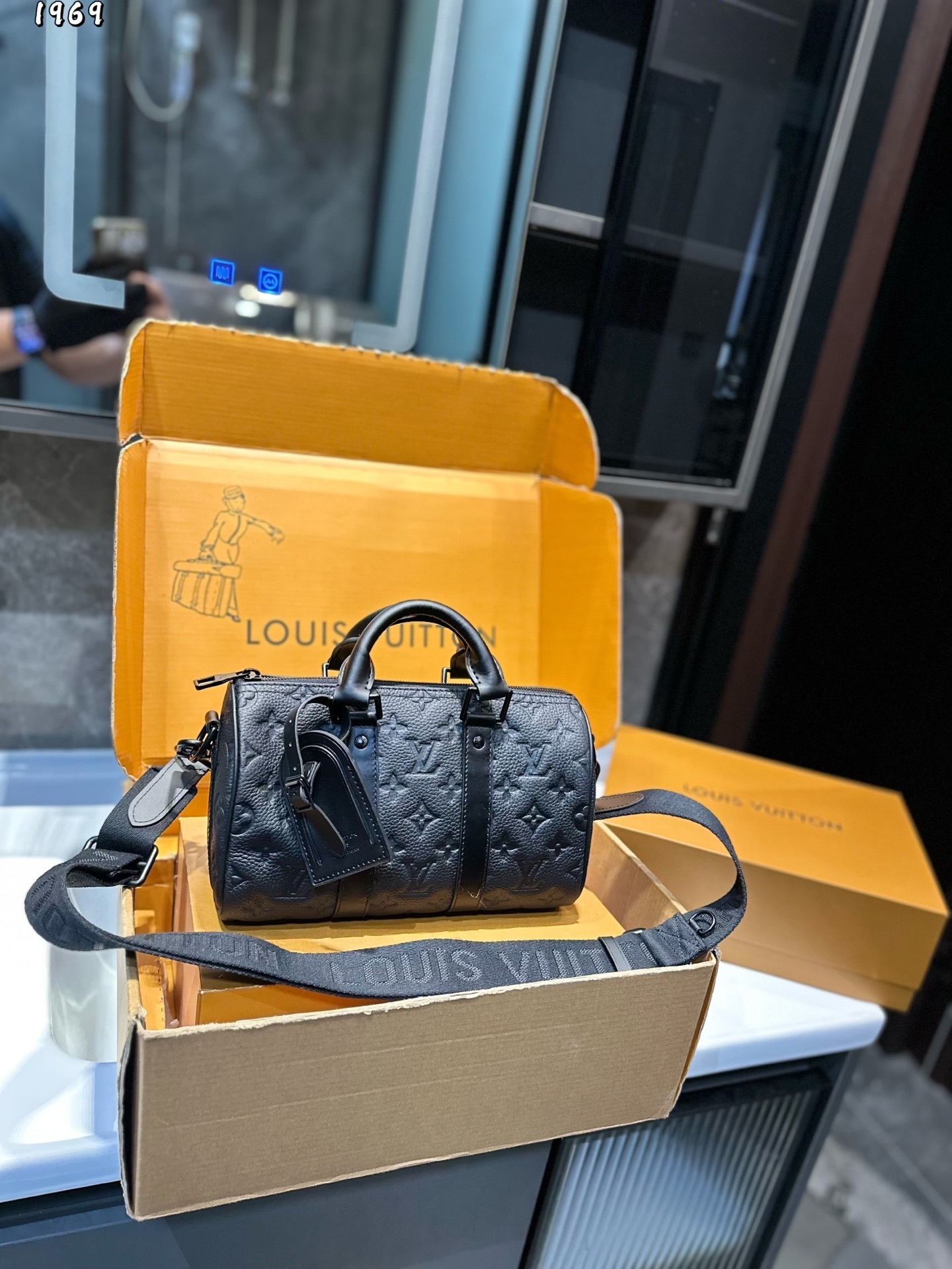 Louis Vuitton Bag BG868054