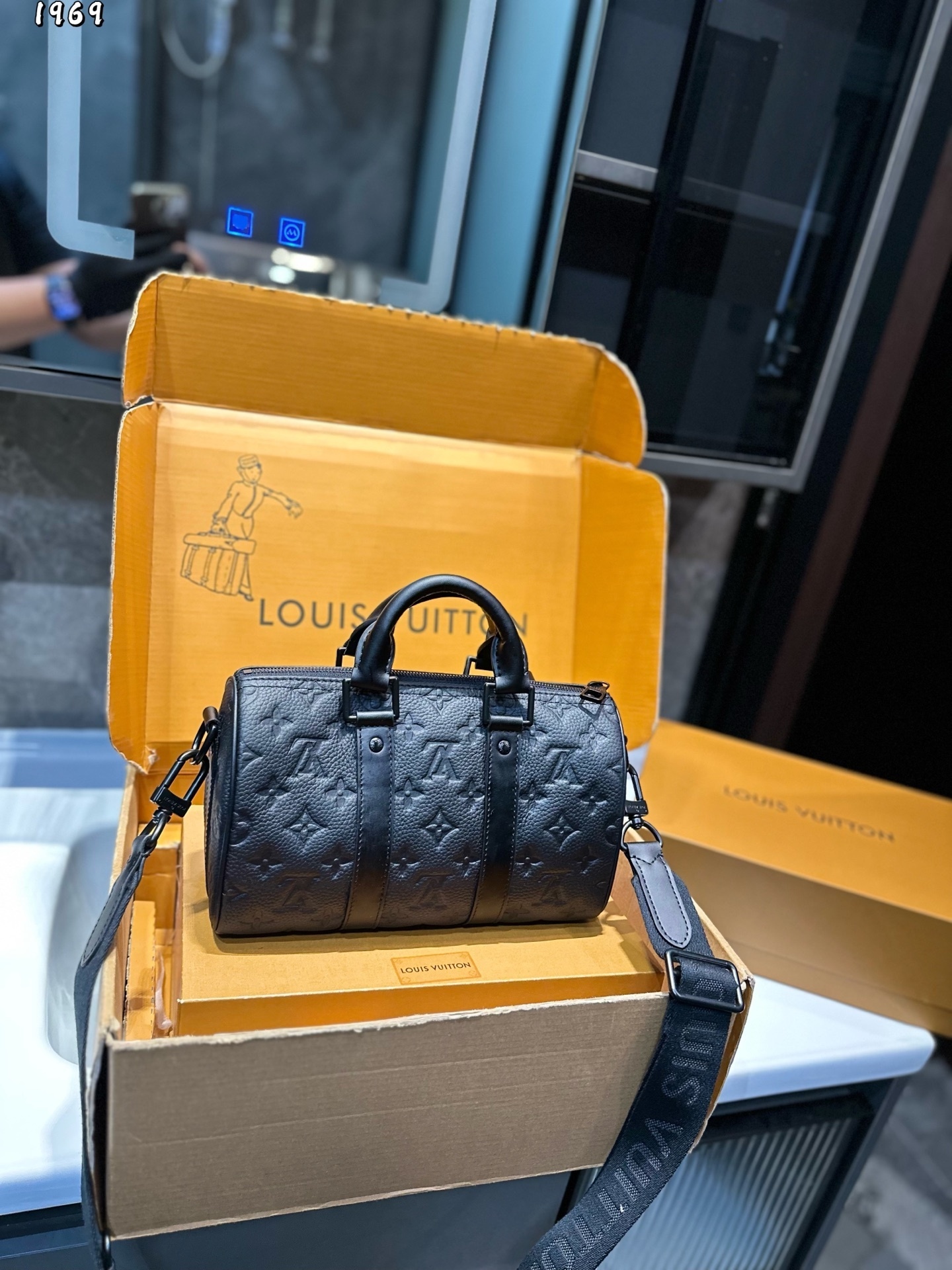 Louis Vuitton Bag BG868054
