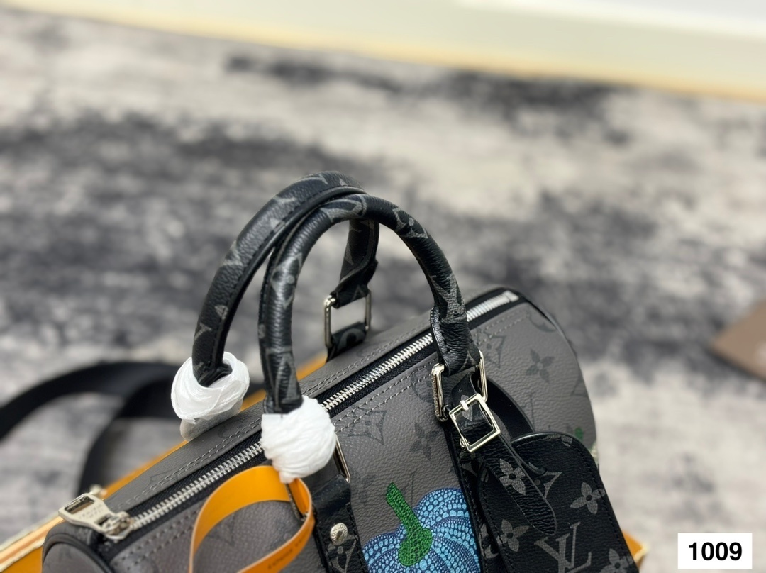 Louis Vuitton Bag BG868057