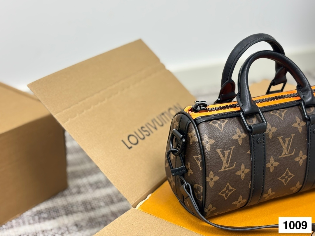 Louis Vuitton Bag BG868063