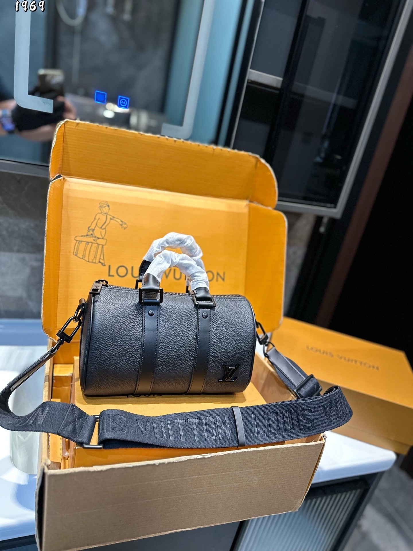 Louis Vuitton Bag BG868055