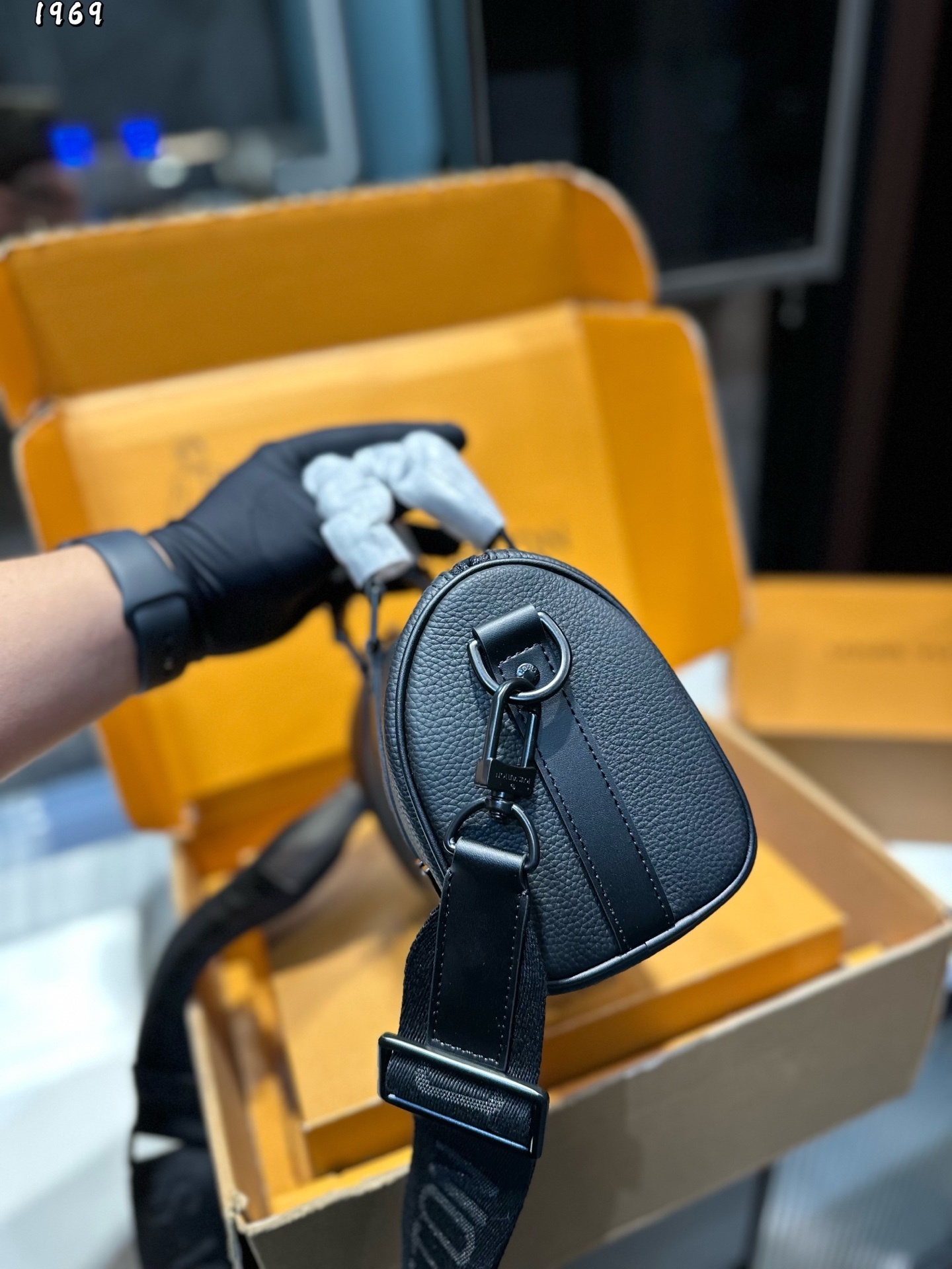 Louis Vuitton Bag BG868055