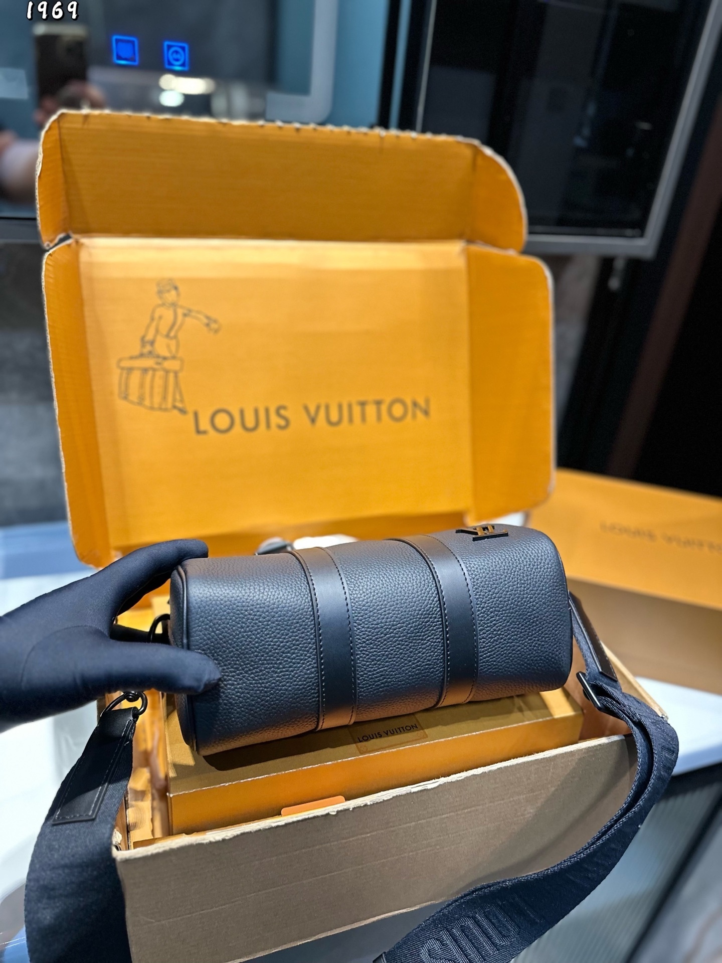Louis Vuitton Bag BG868055