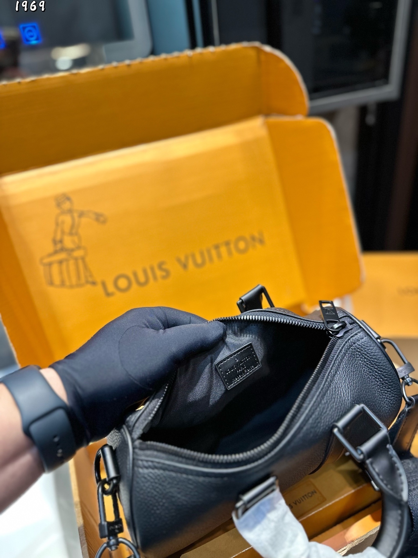 Louis Vuitton Bag BG868055