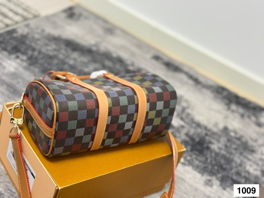 Louis Vuitton Bag BG868056