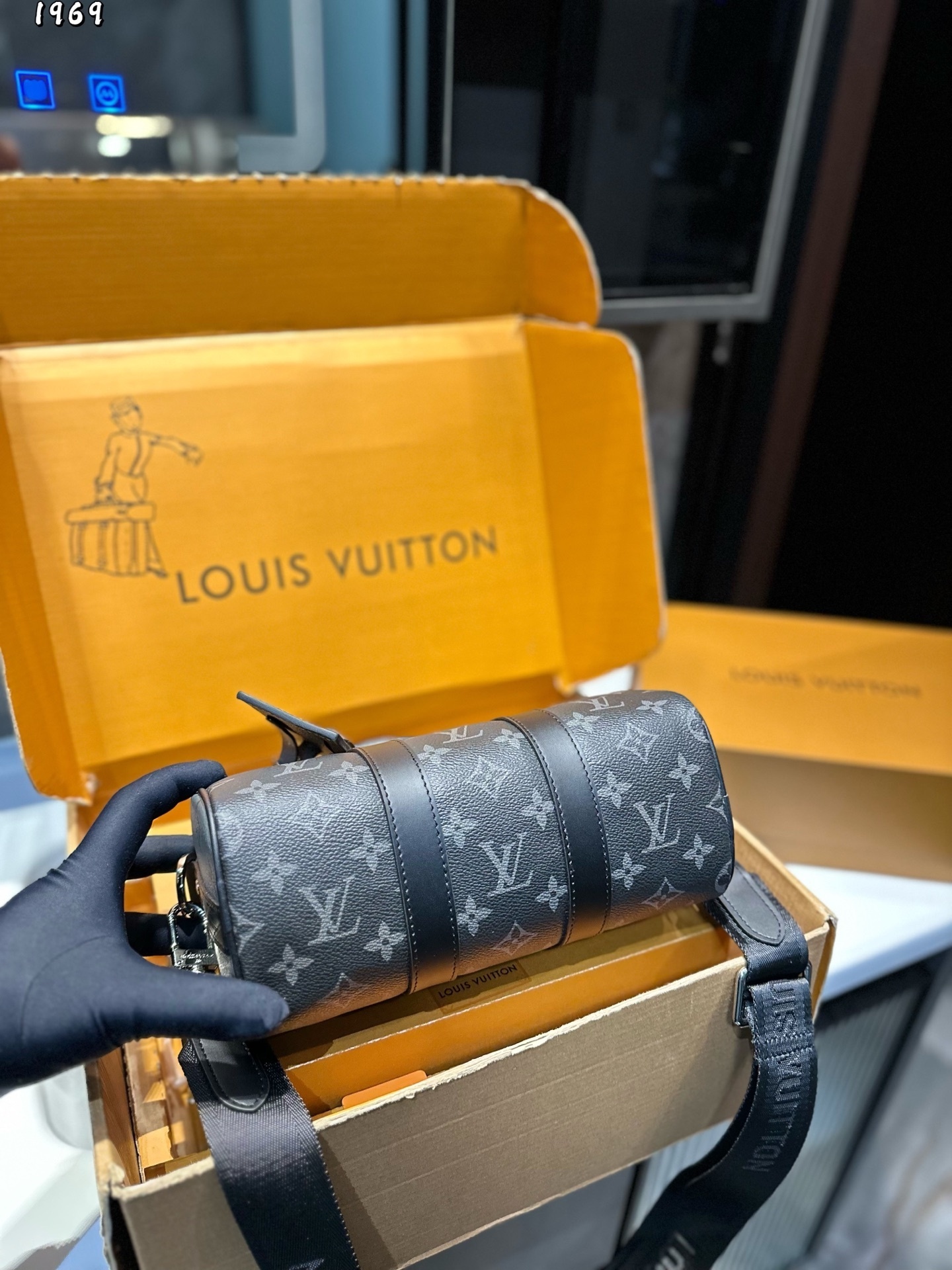 Louis Vuitton Bag BG868053