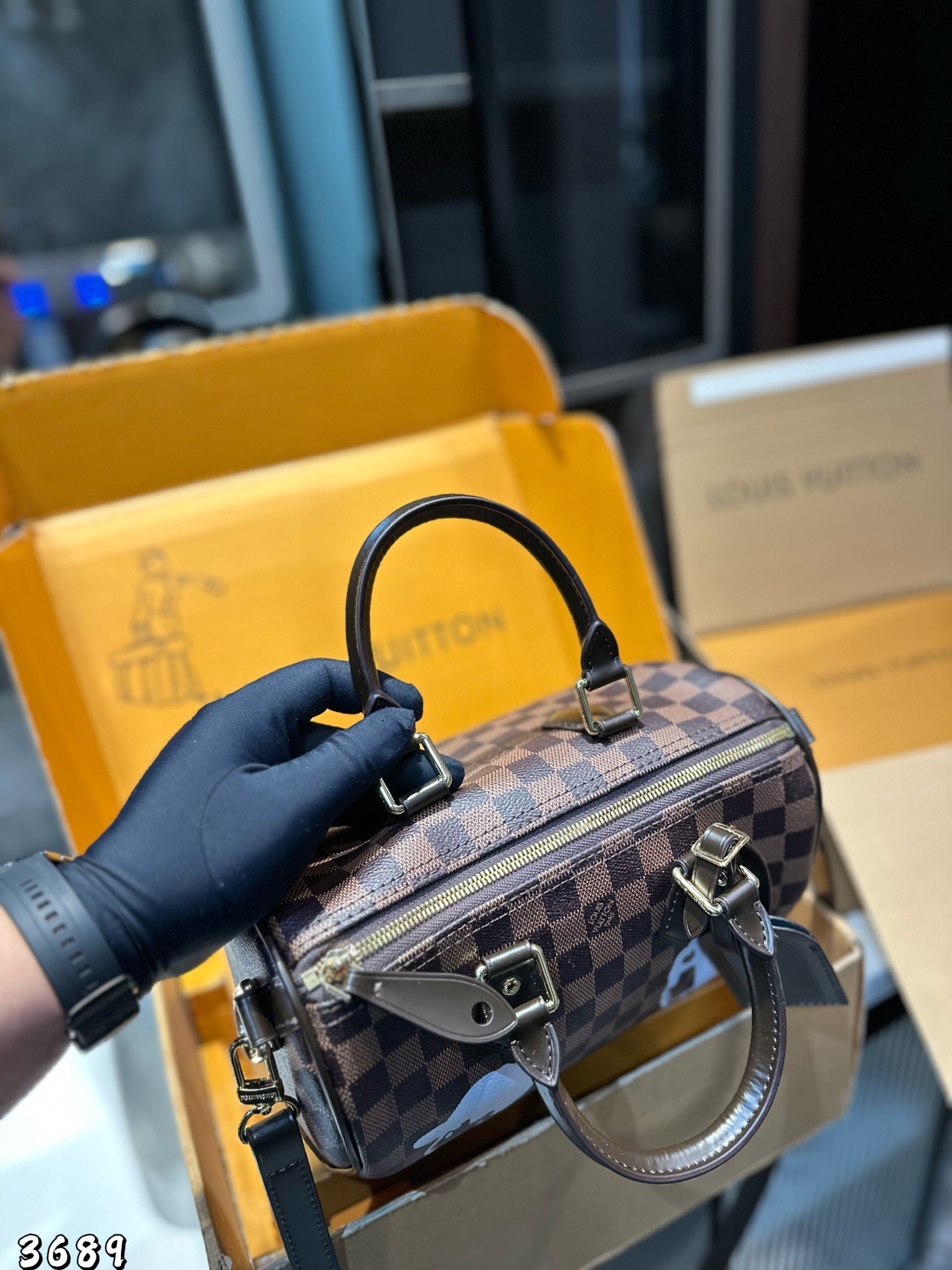 Louis Vuitton Bag BG868059