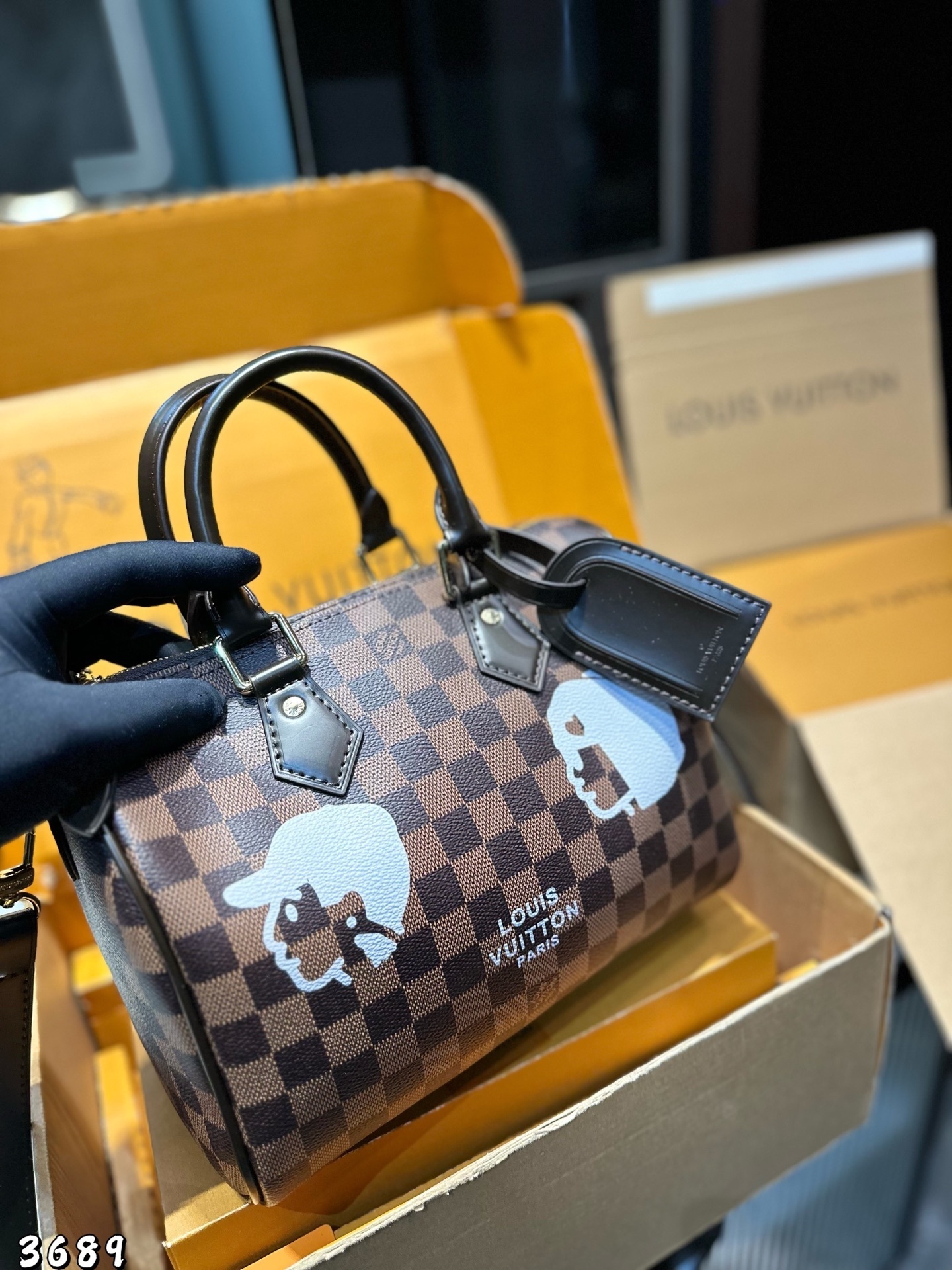 Louis Vuitton Bag BG868059