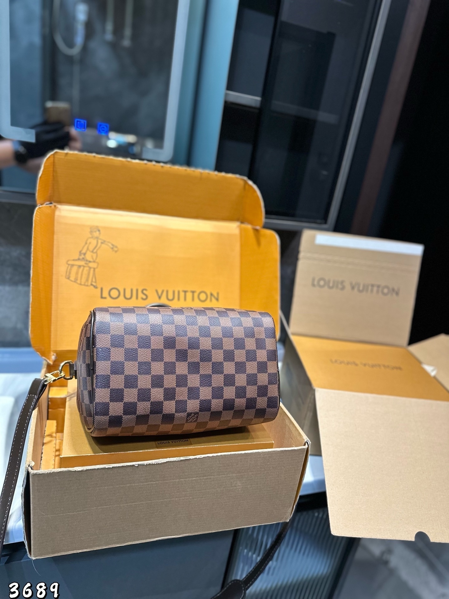 Louis Vuitton Bag BG868059