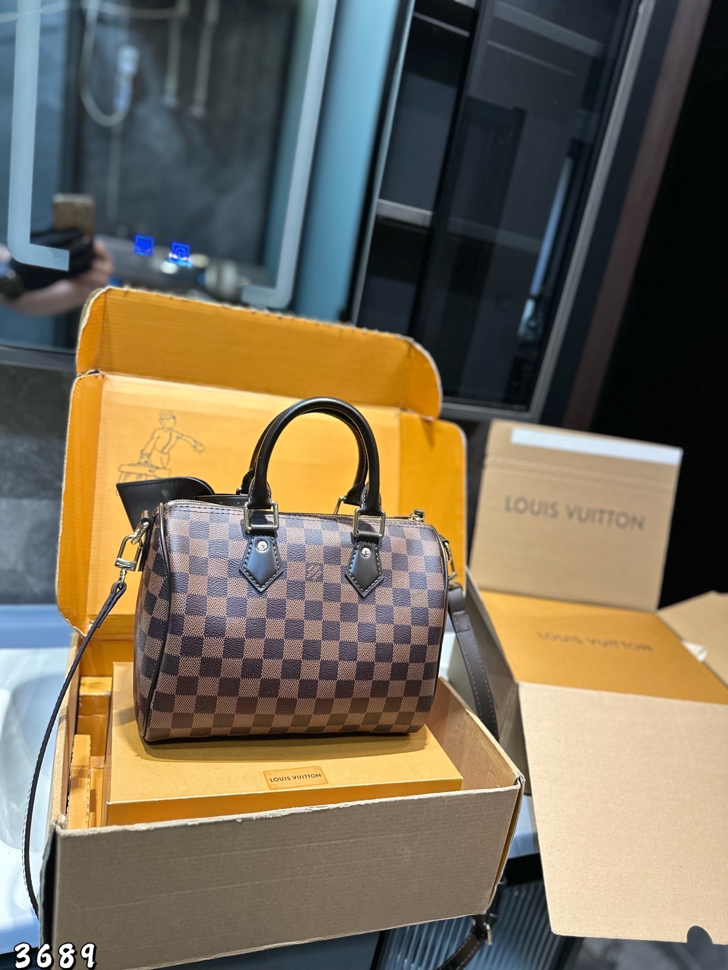 Louis Vuitton Bag BG868059