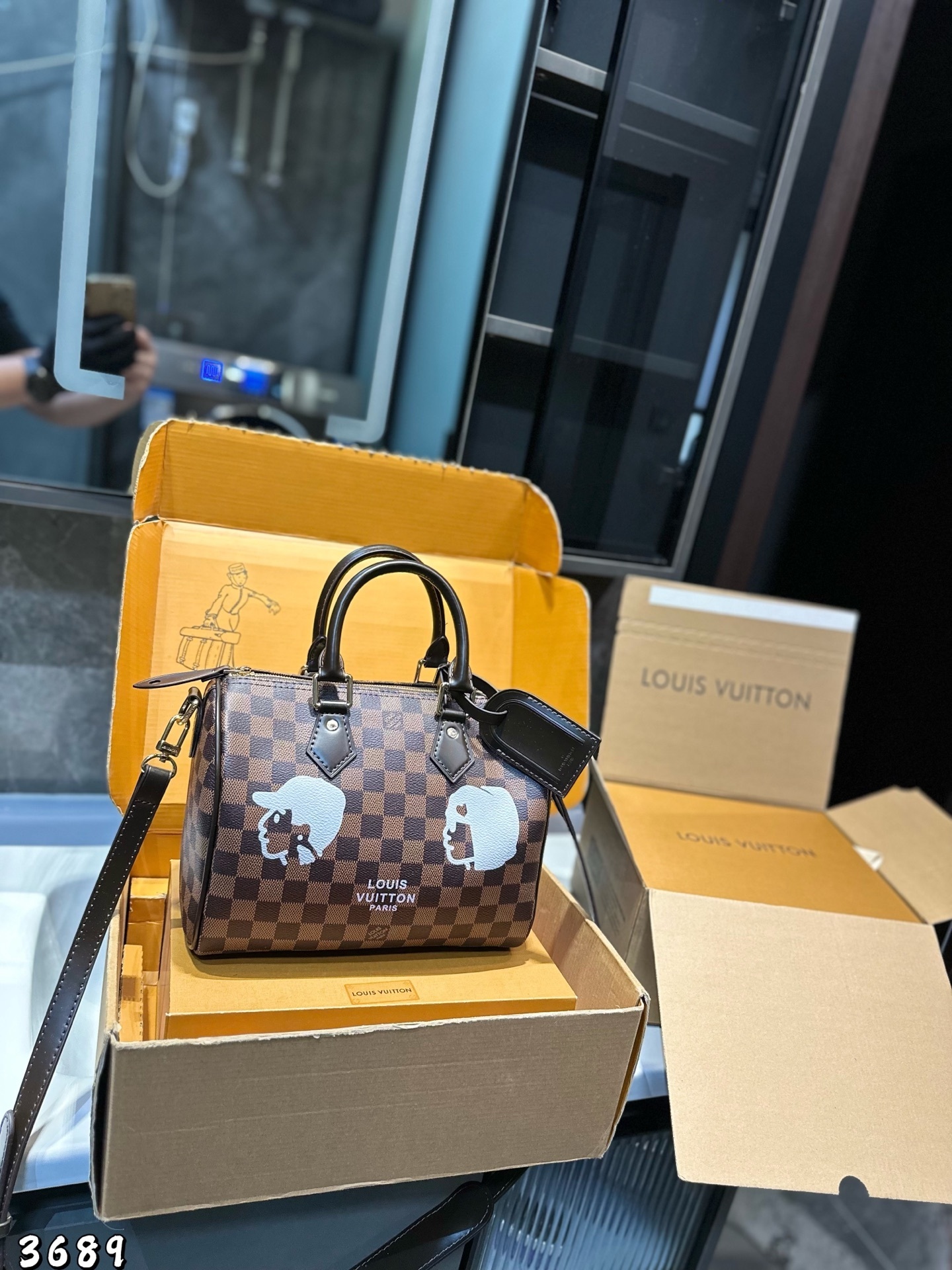 Louis Vuitton Bag BG868059