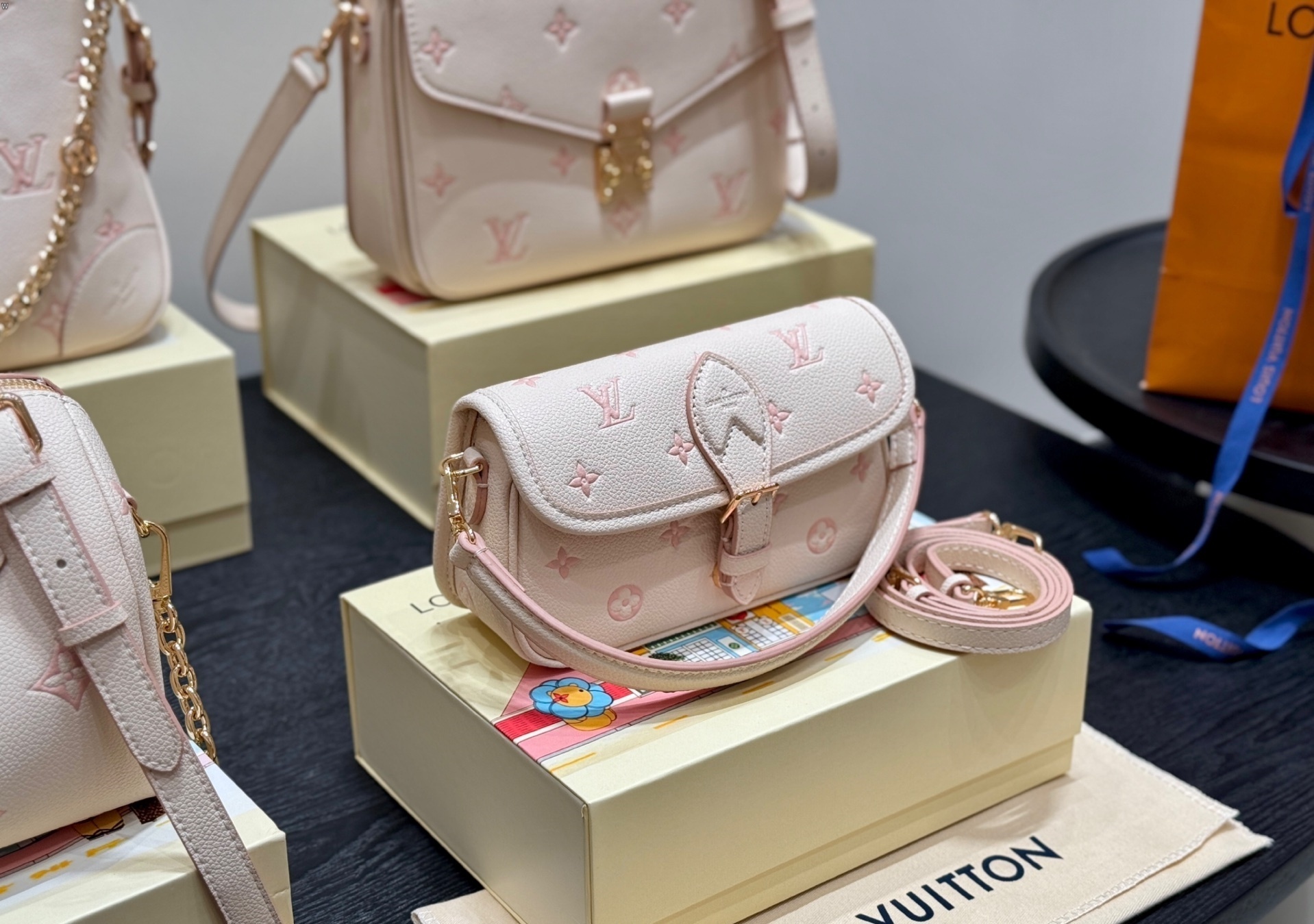 Louis Vuitton Bag BG868017