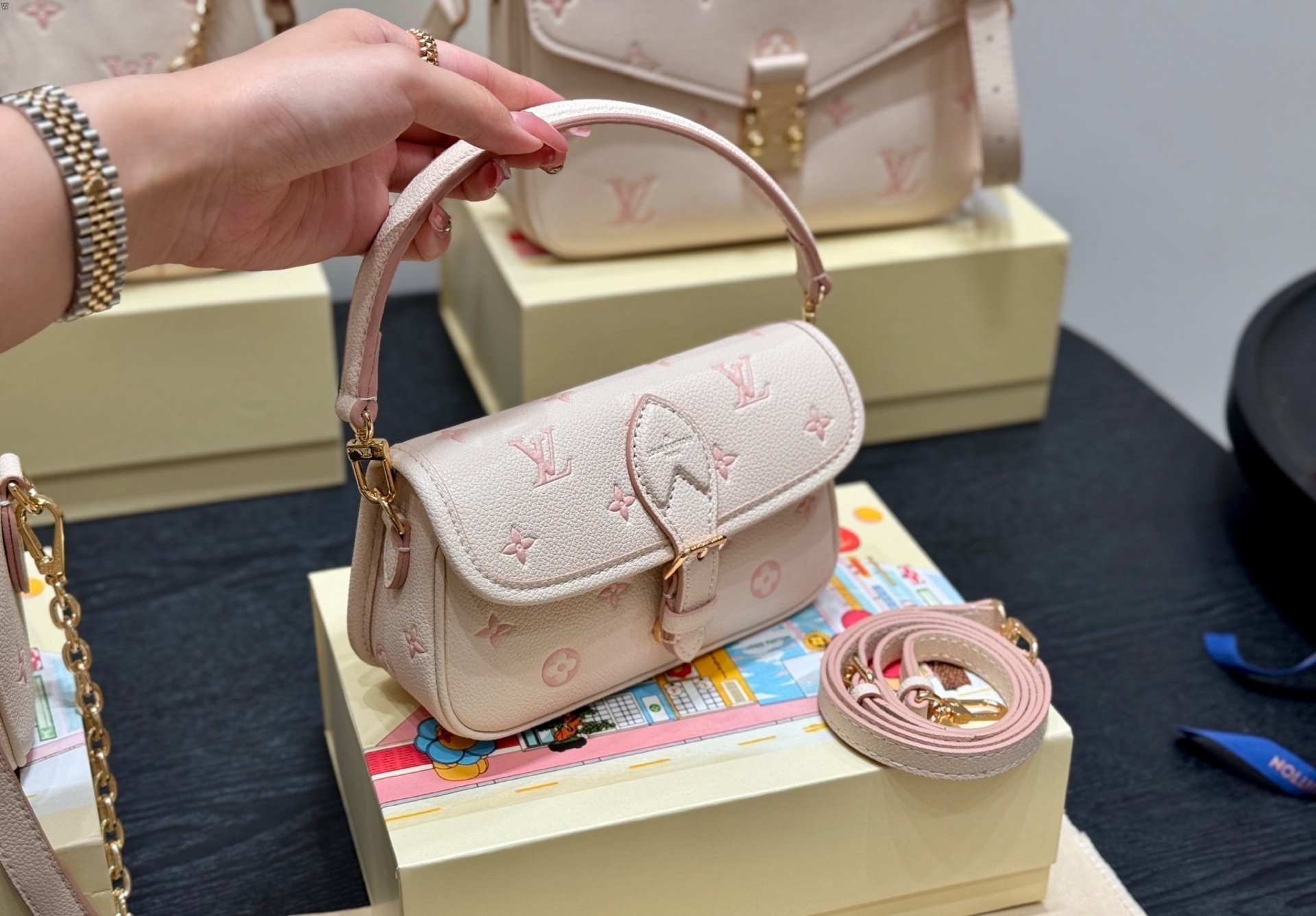 Louis Vuitton Bag BG868017