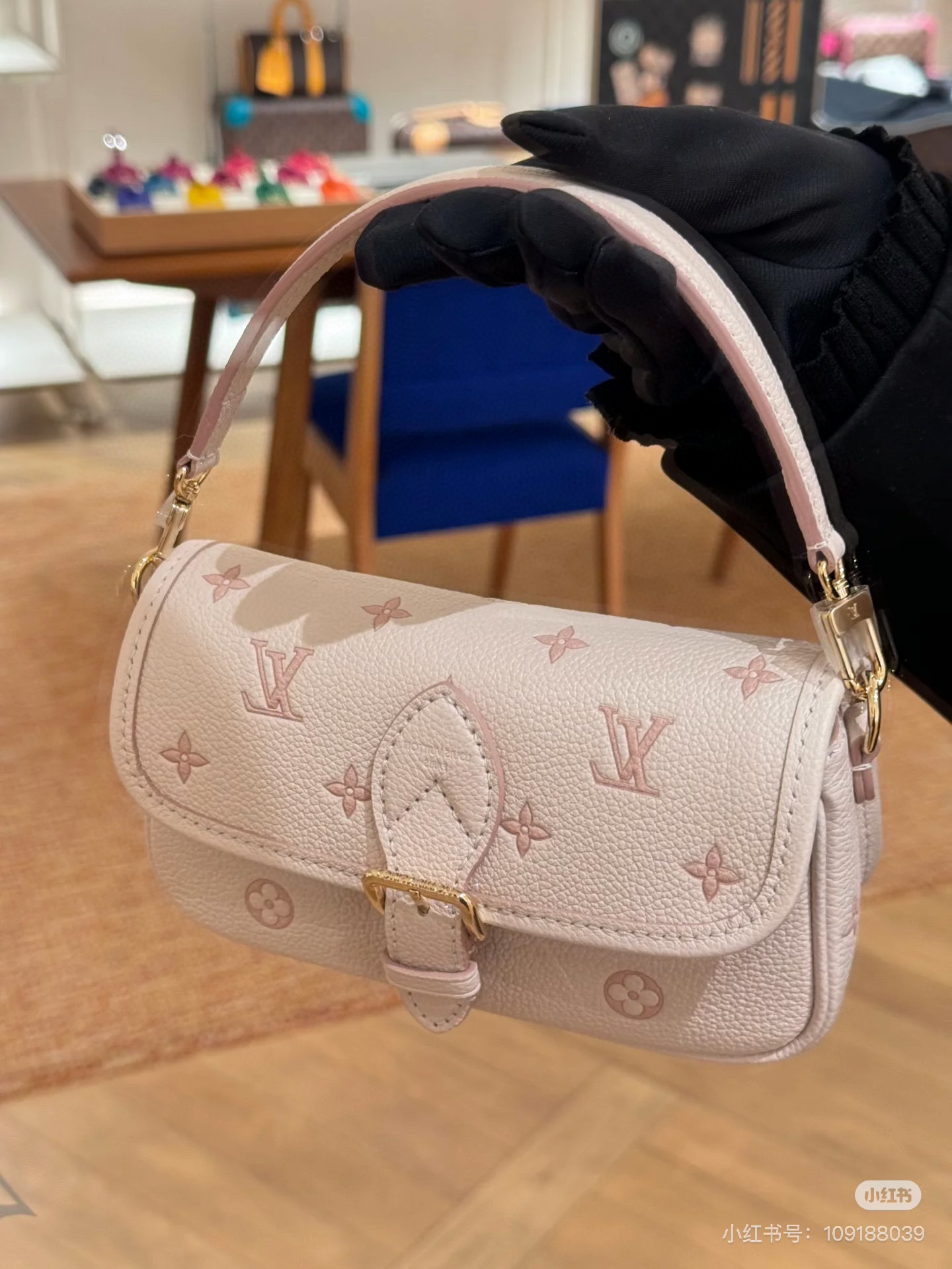 Louis Vuitton Bag BG868017