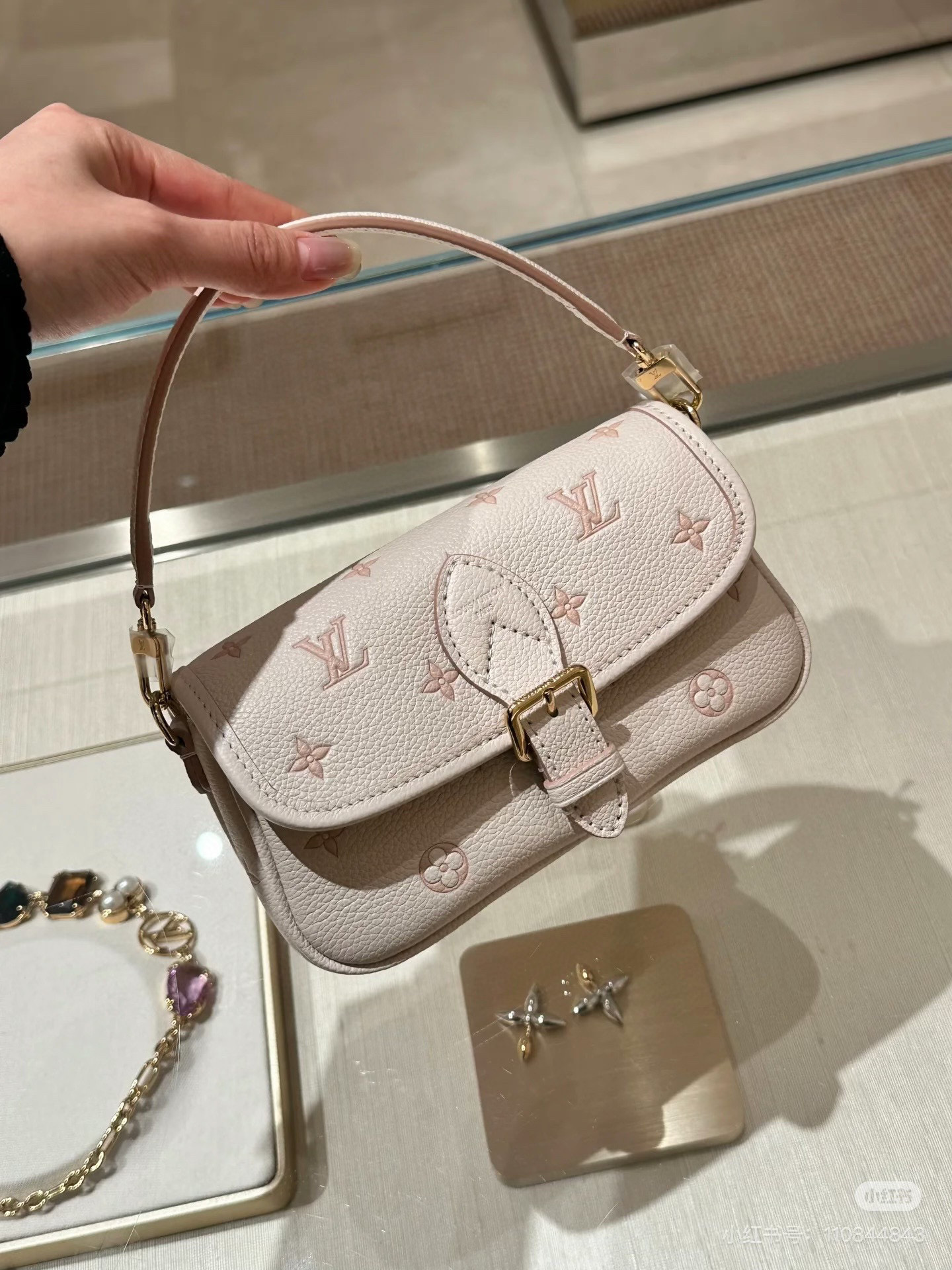 Louis Vuitton Bag BG868017