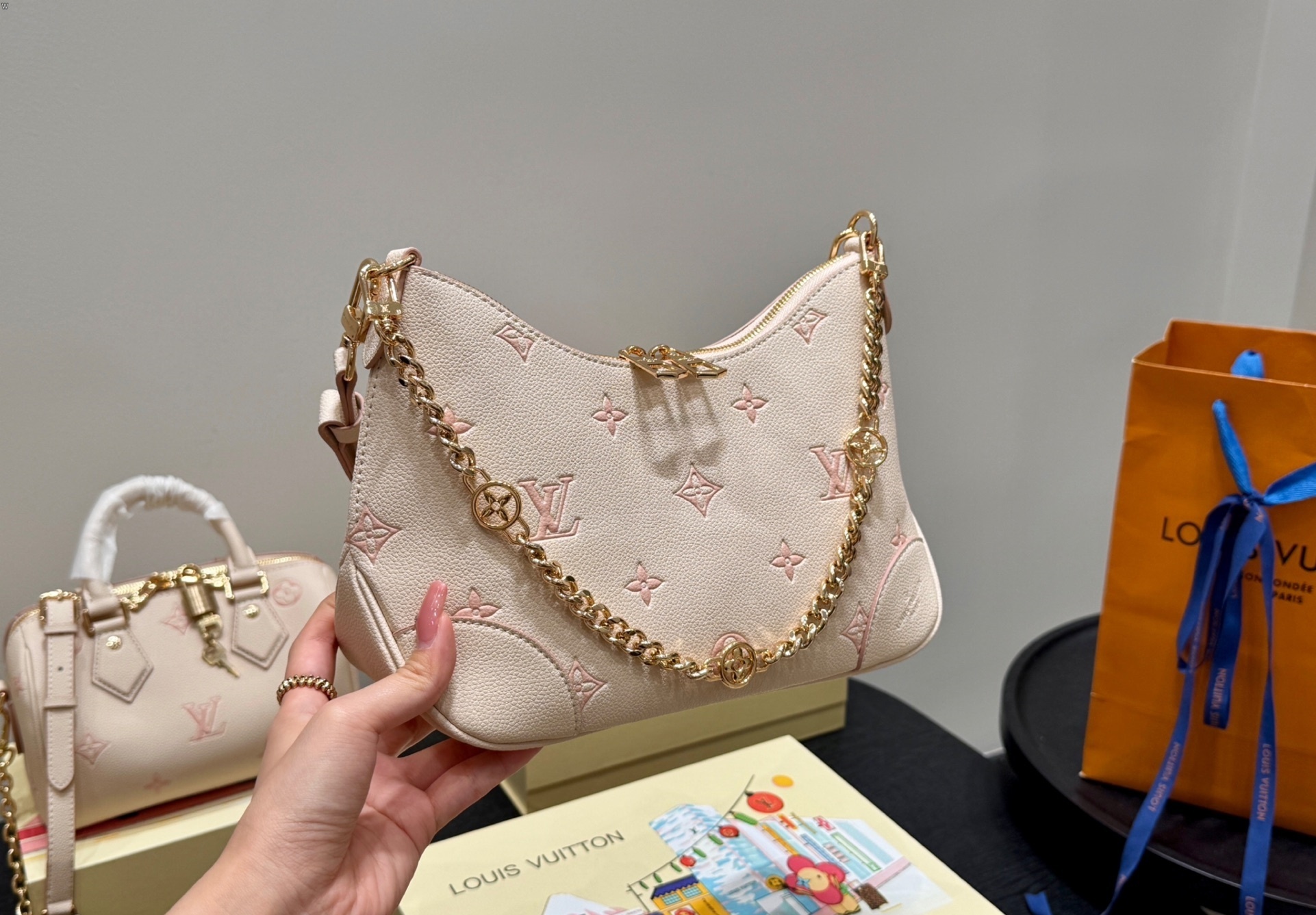 Louis Vuitton Bag BG868018