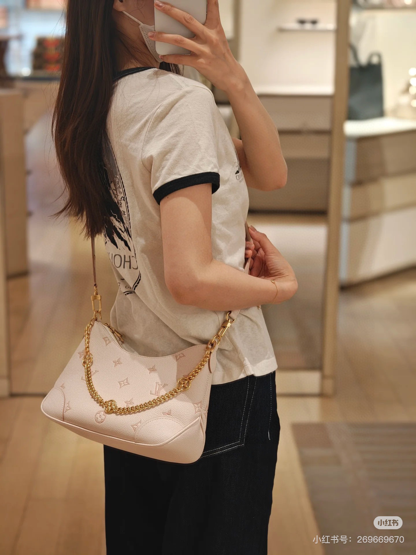Louis Vuitton Bag BG868018