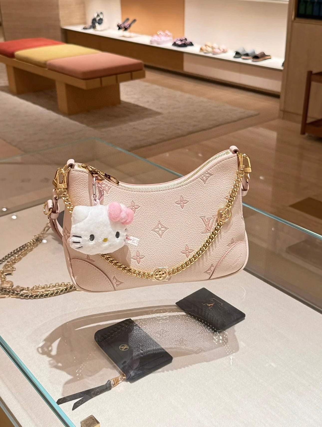 Louis Vuitton Bag BG868018