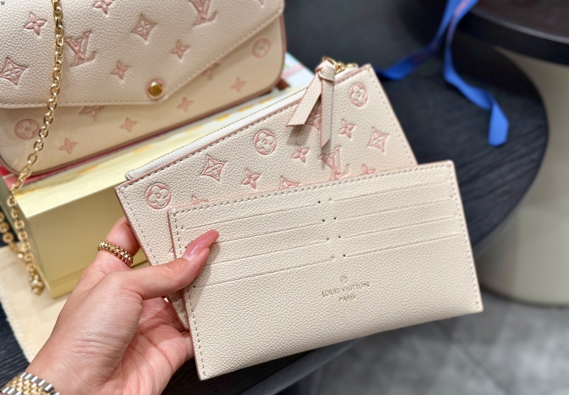 Louis Vuitton Bag BG868016