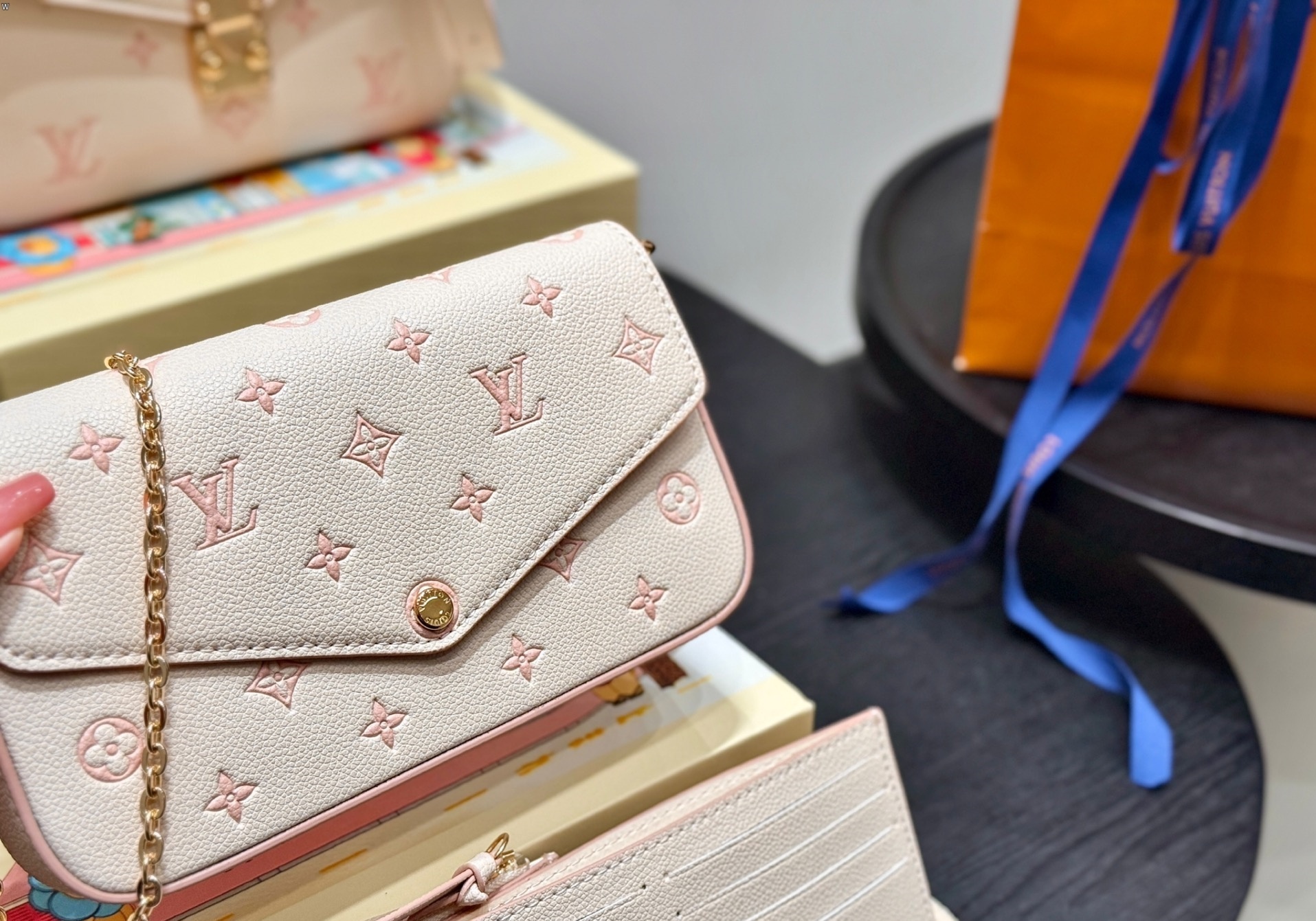 Louis Vuitton Bag BG868016