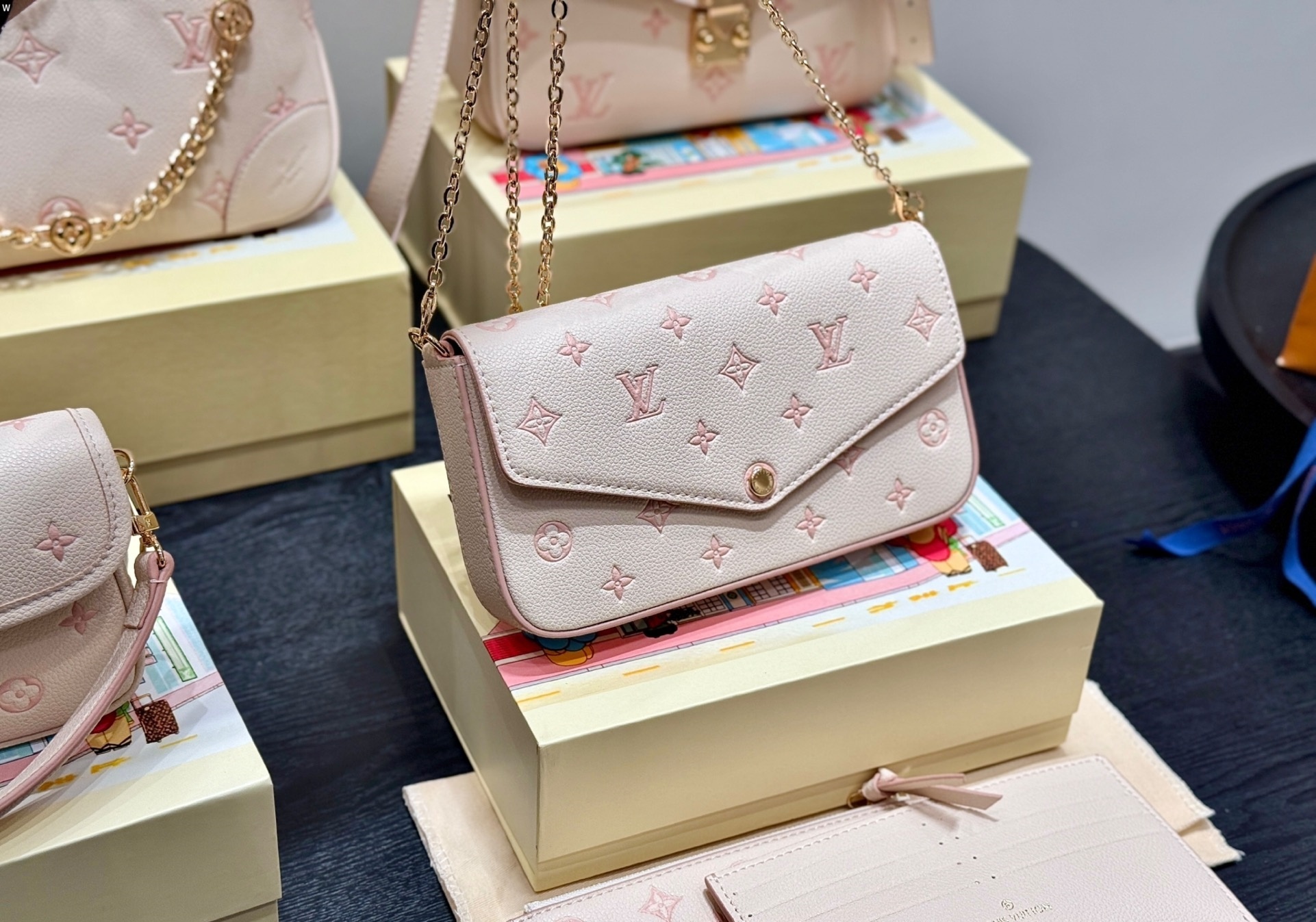 Louis Vuitton Bag BG868016