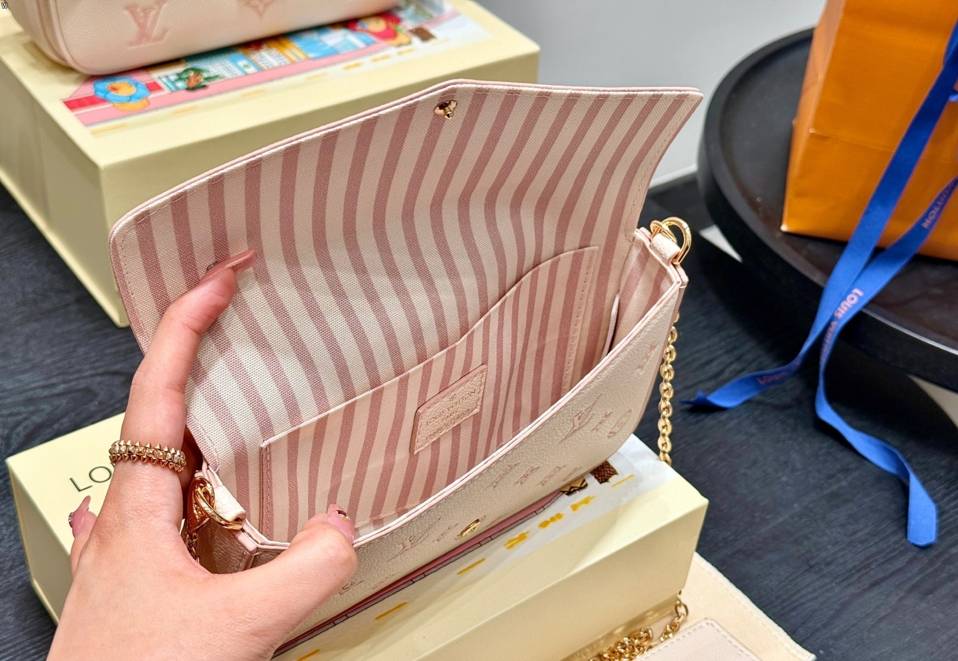 Louis Vuitton Bag BG868016