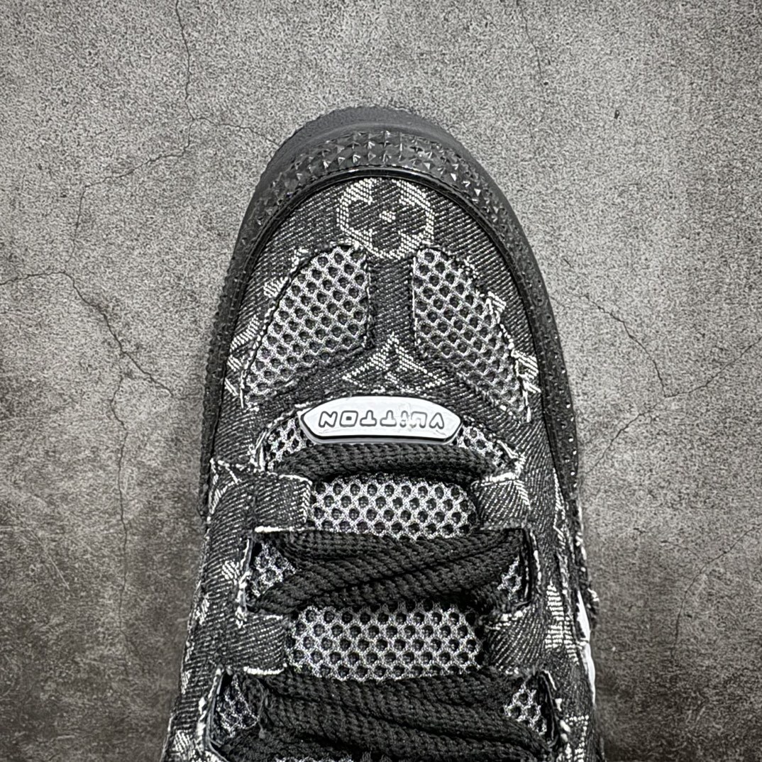 Louis Vuitton Sneakers SH528118