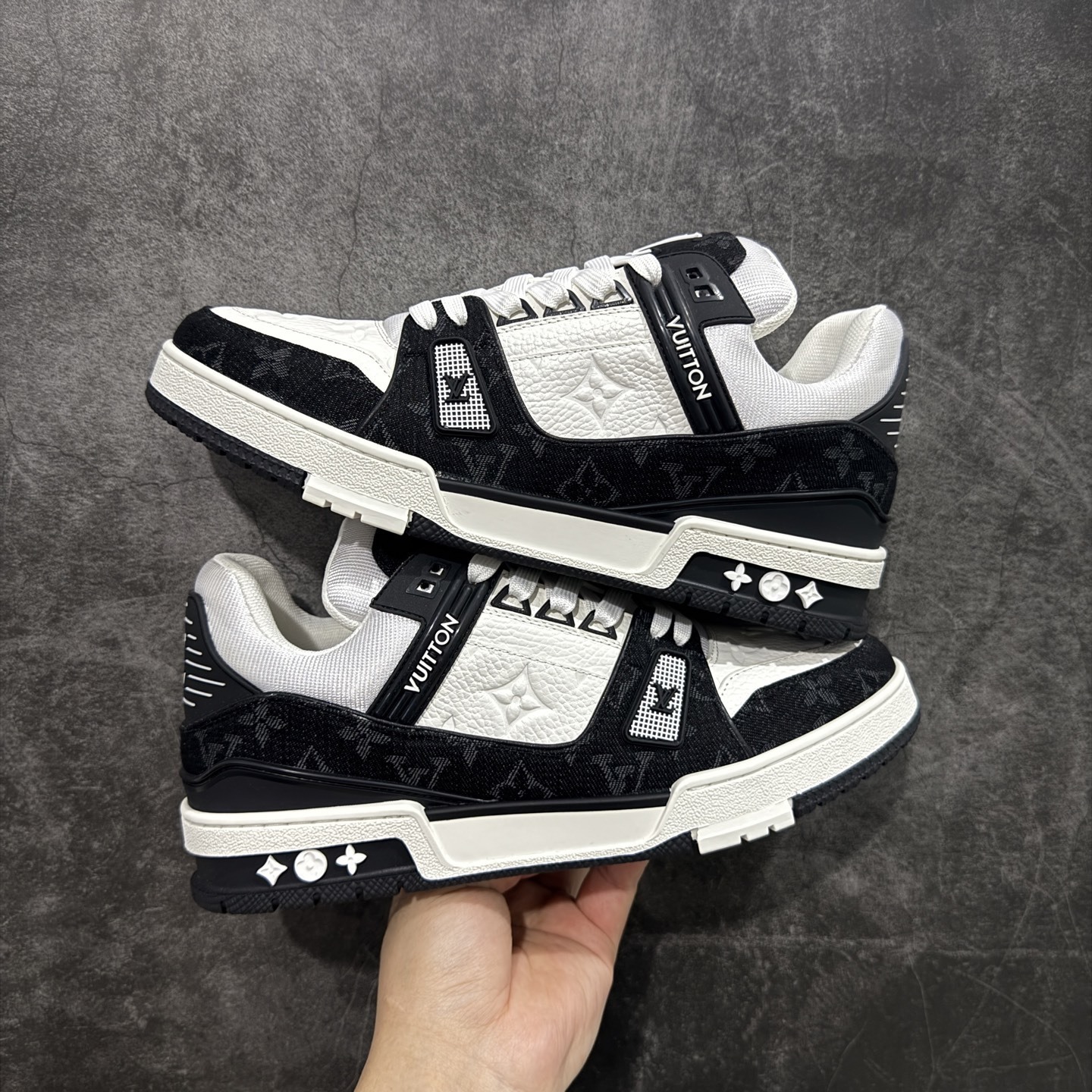 Louis Vuitton Sneakers T538004