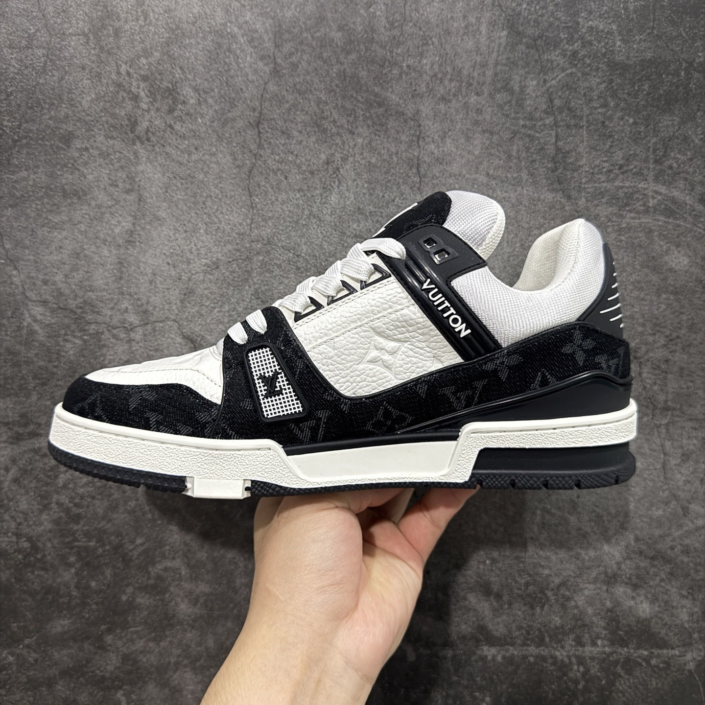 Louis Vuitton Sneakers T538004