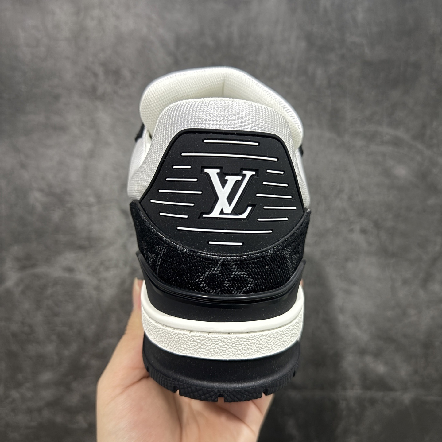 Louis Vuitton Sneakers T538004