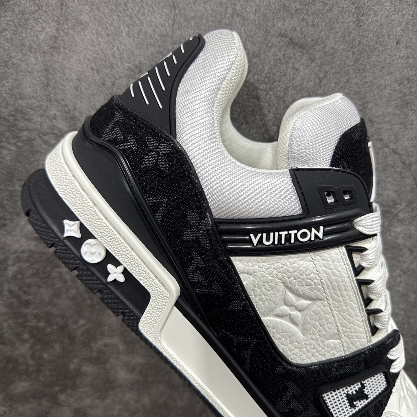 Louis Vuitton Sneakers T538004