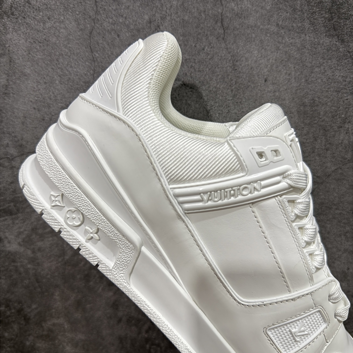 Louis Vuitton Sneakers T538008