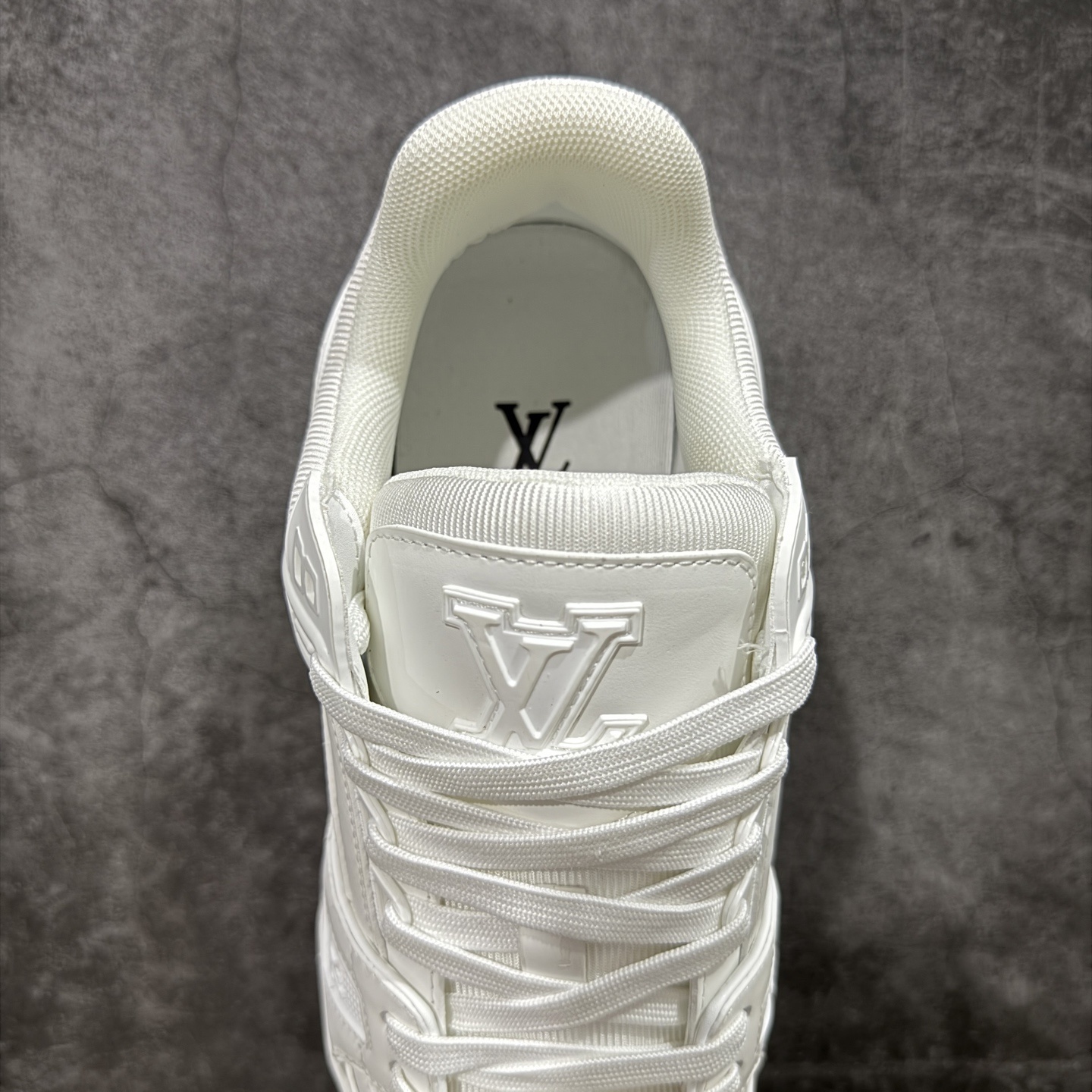 Louis Vuitton Sneakers T538008