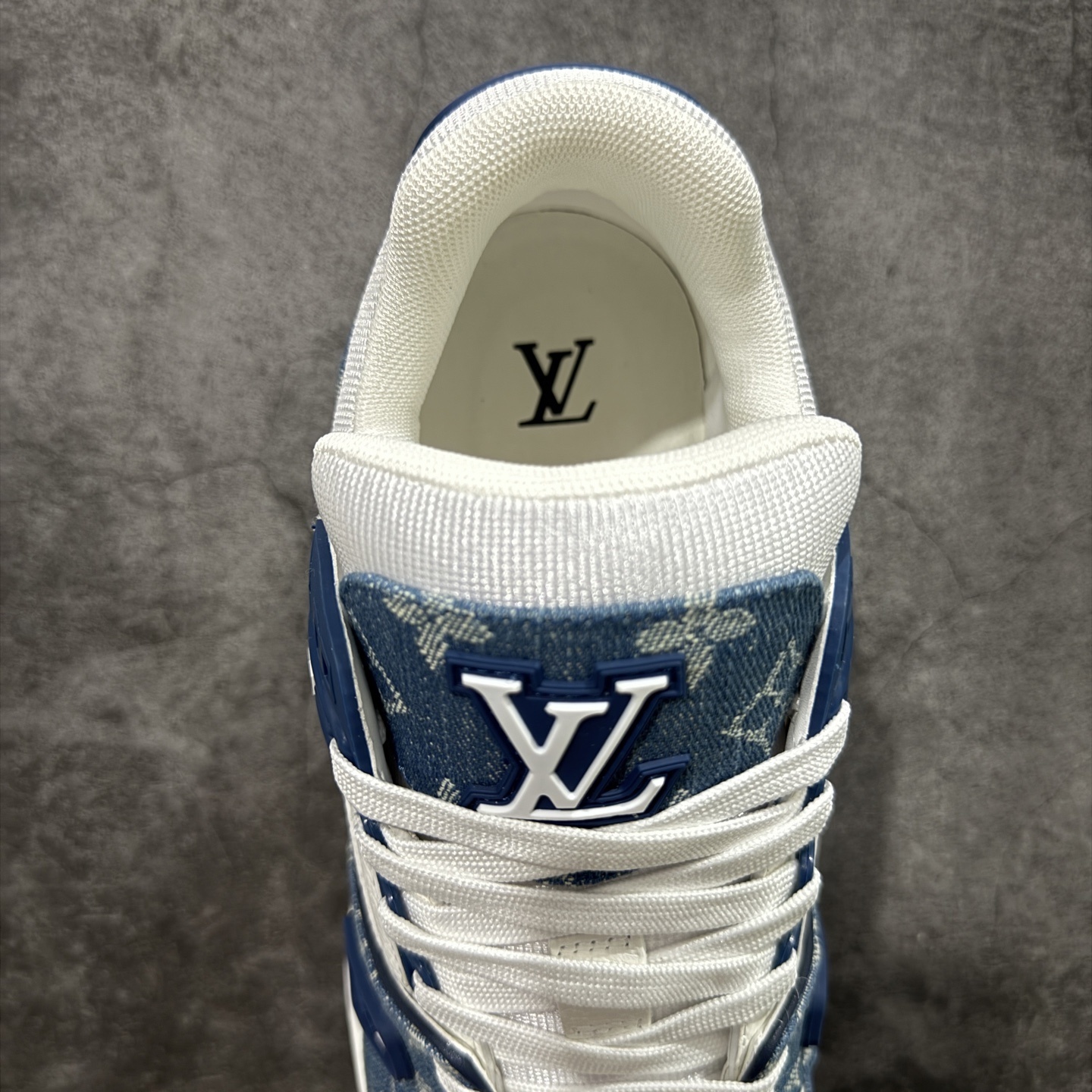 Louis Vuitton Sneakers T538001