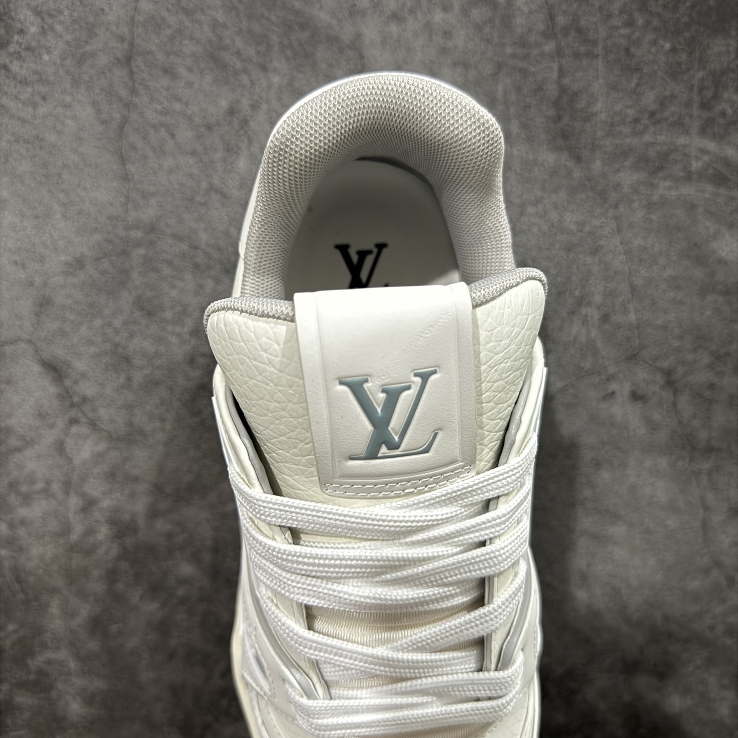Louis Vuitton Sneakers T538002