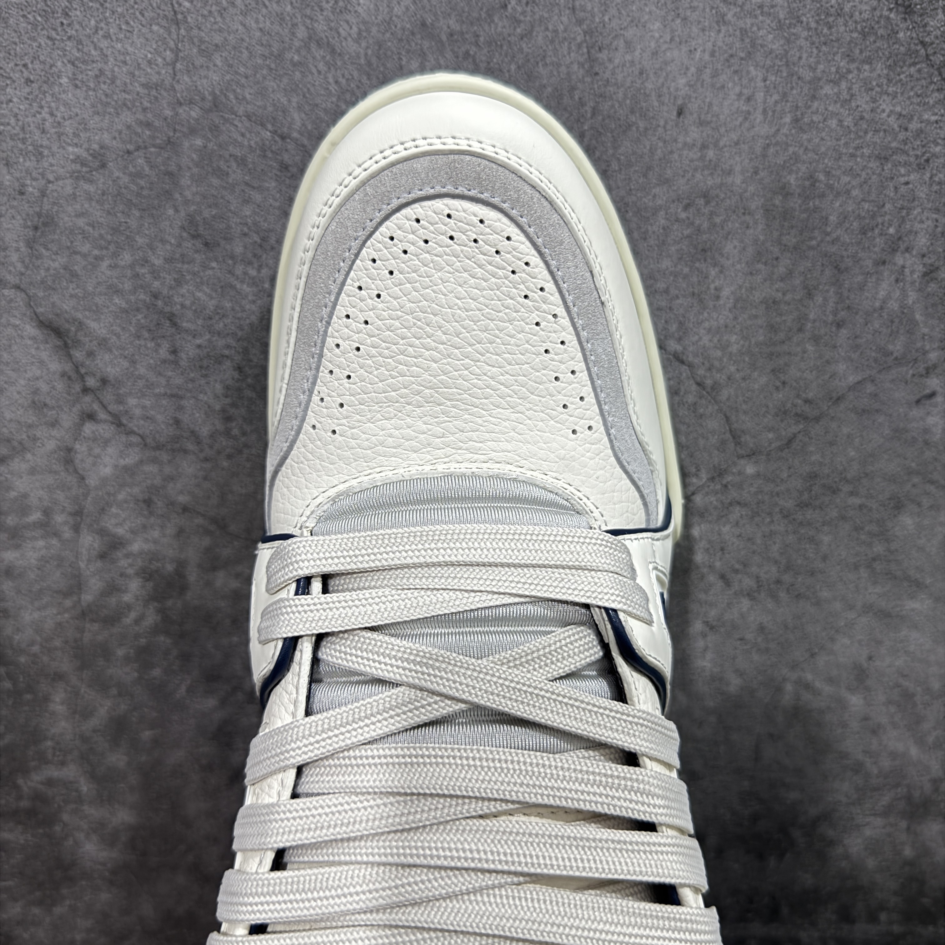 Louis Vuitton Sneakers T538006