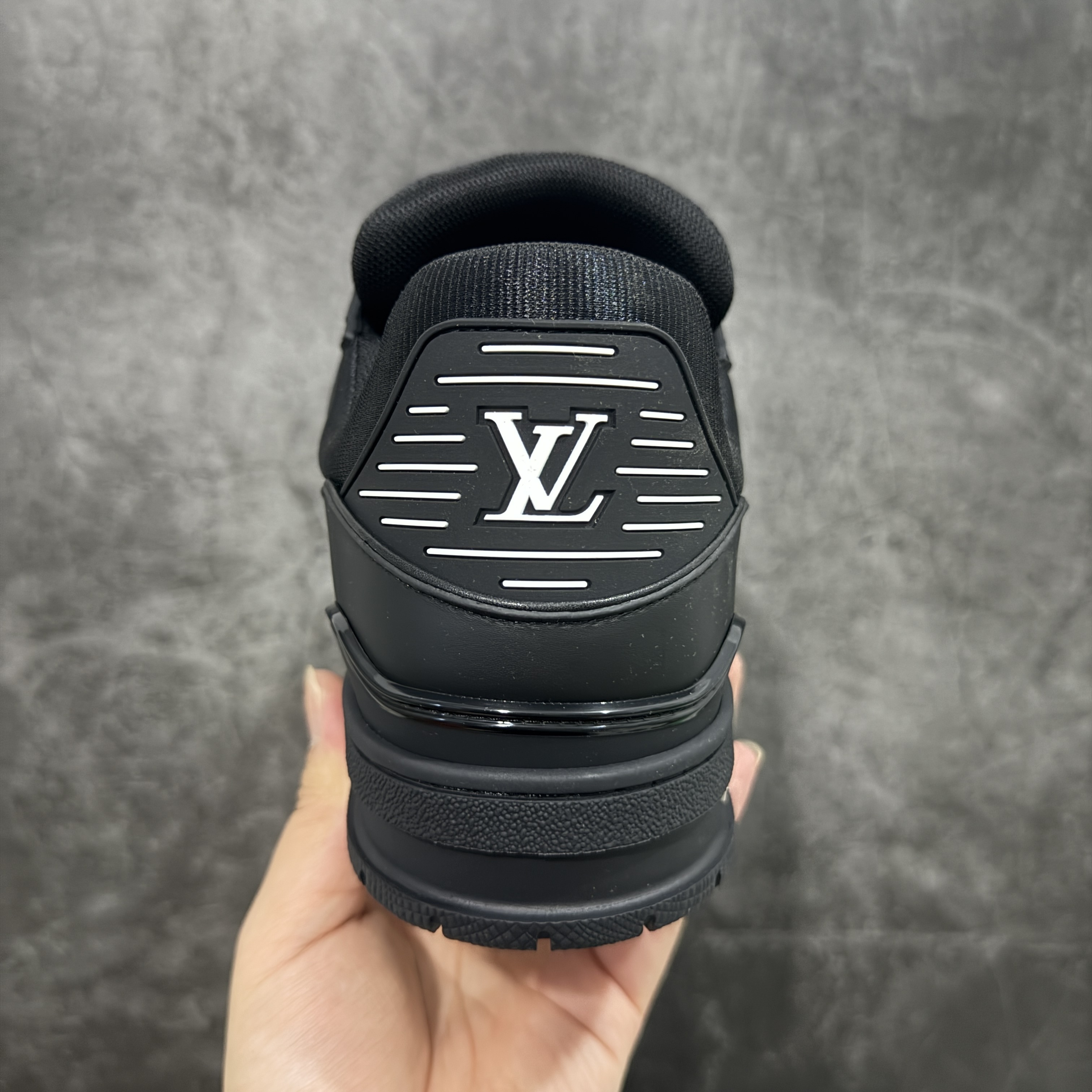 Louis Vuitton Sneakers T538007