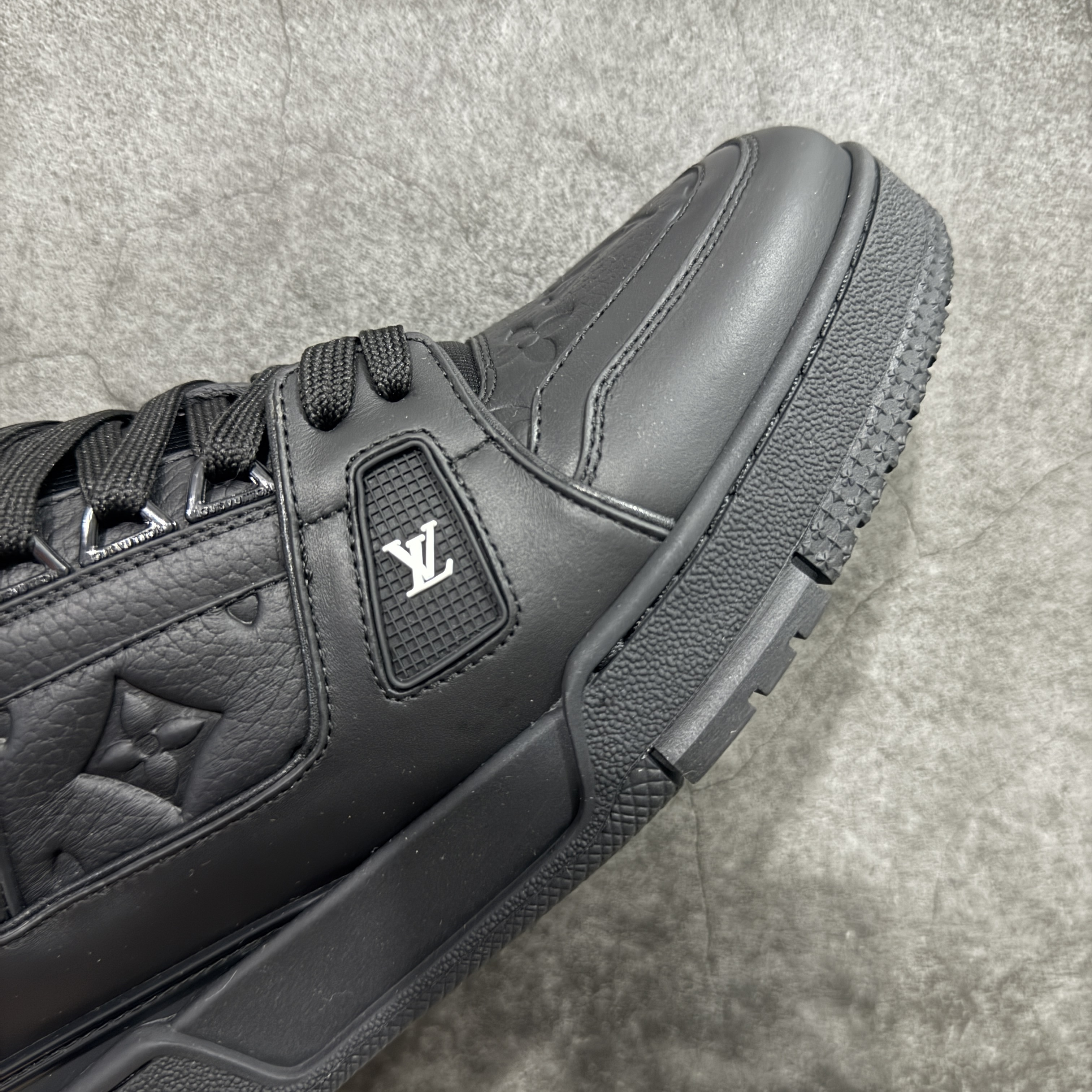 Louis Vuitton Sneakers T538007