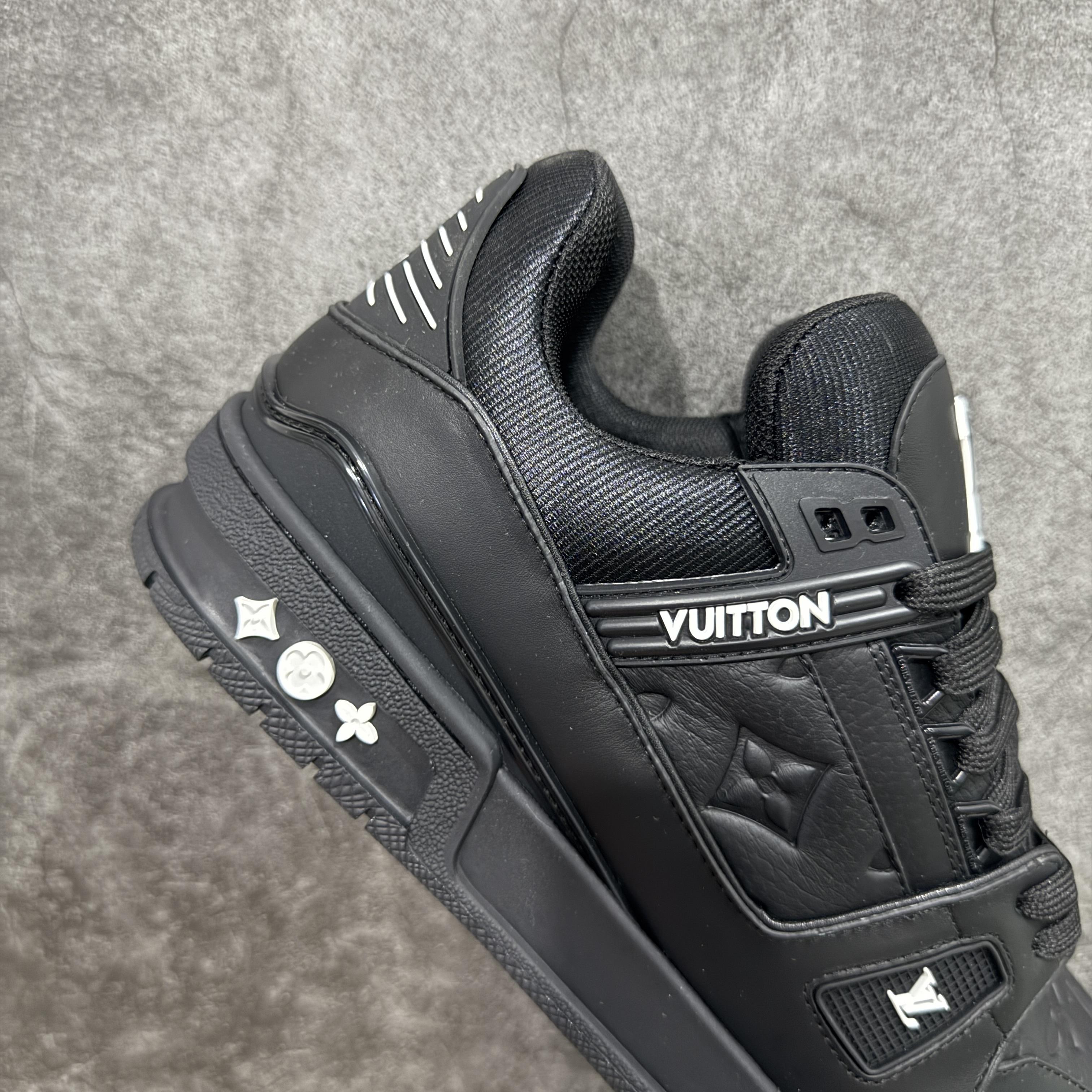 Louis Vuitton Sneakers T538007