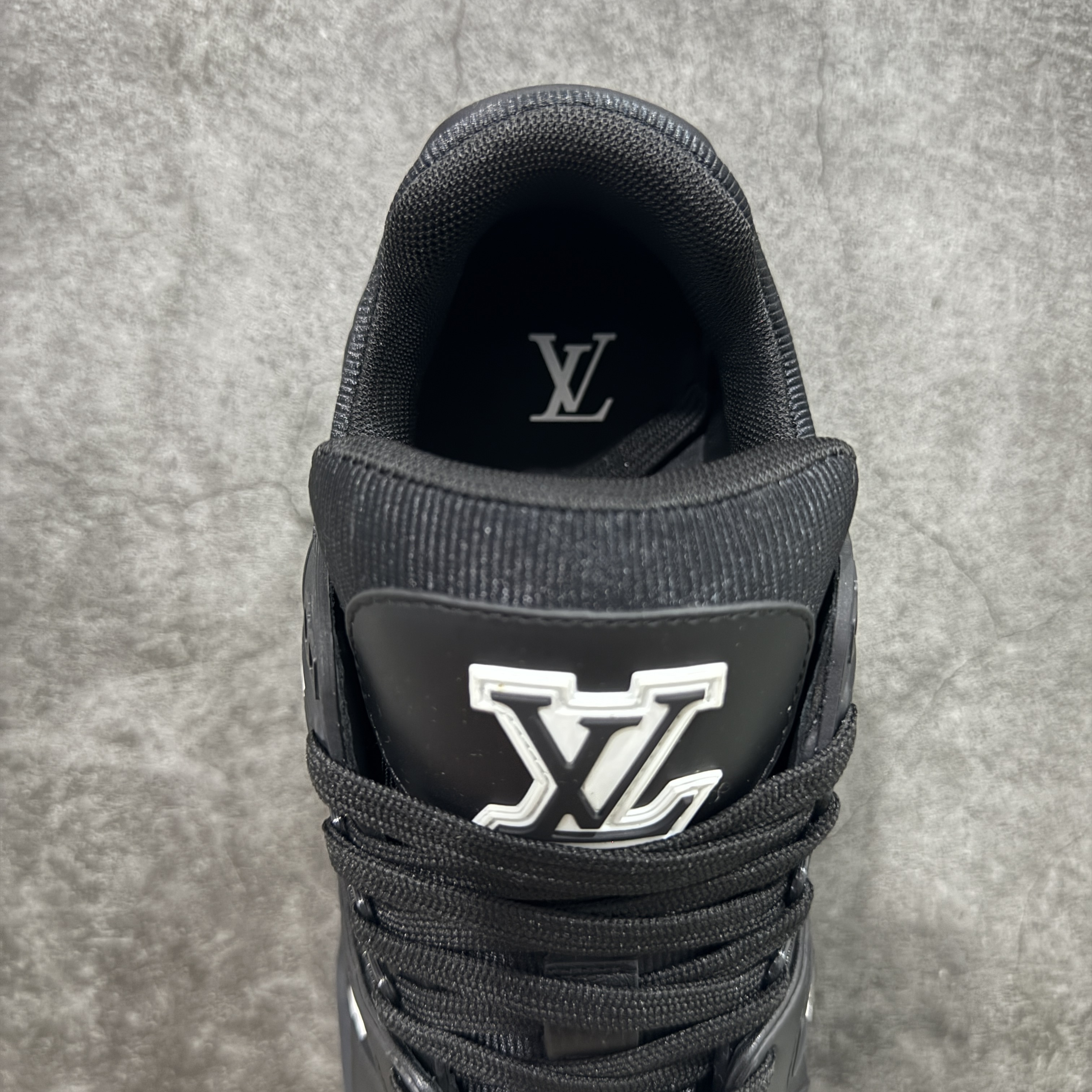 Louis Vuitton Sneakers T538007