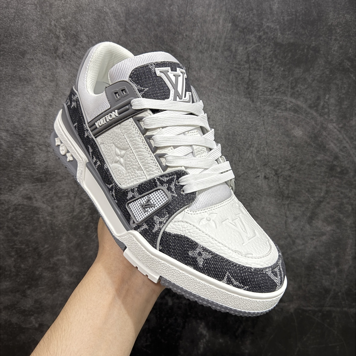 Louis Vuitton Sneakers T538003