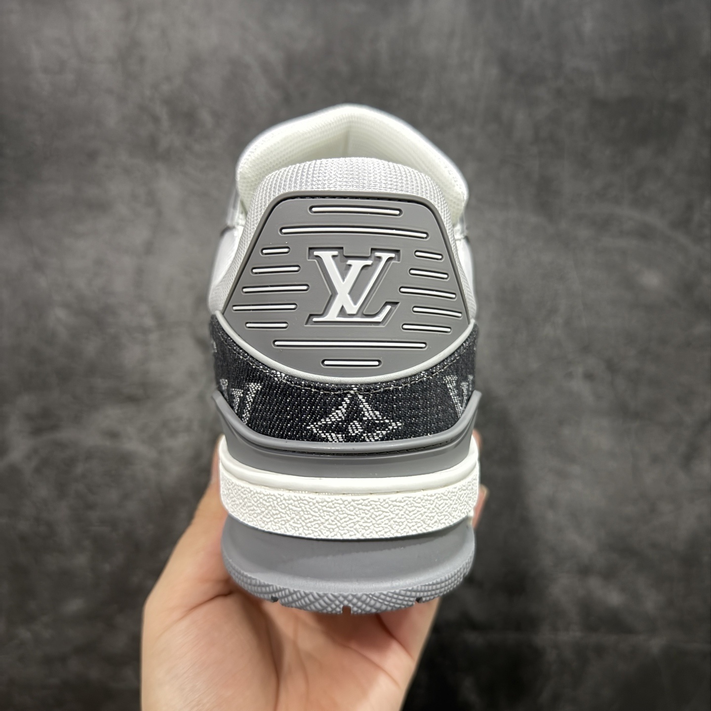 Louis Vuitton Sneakers T538003