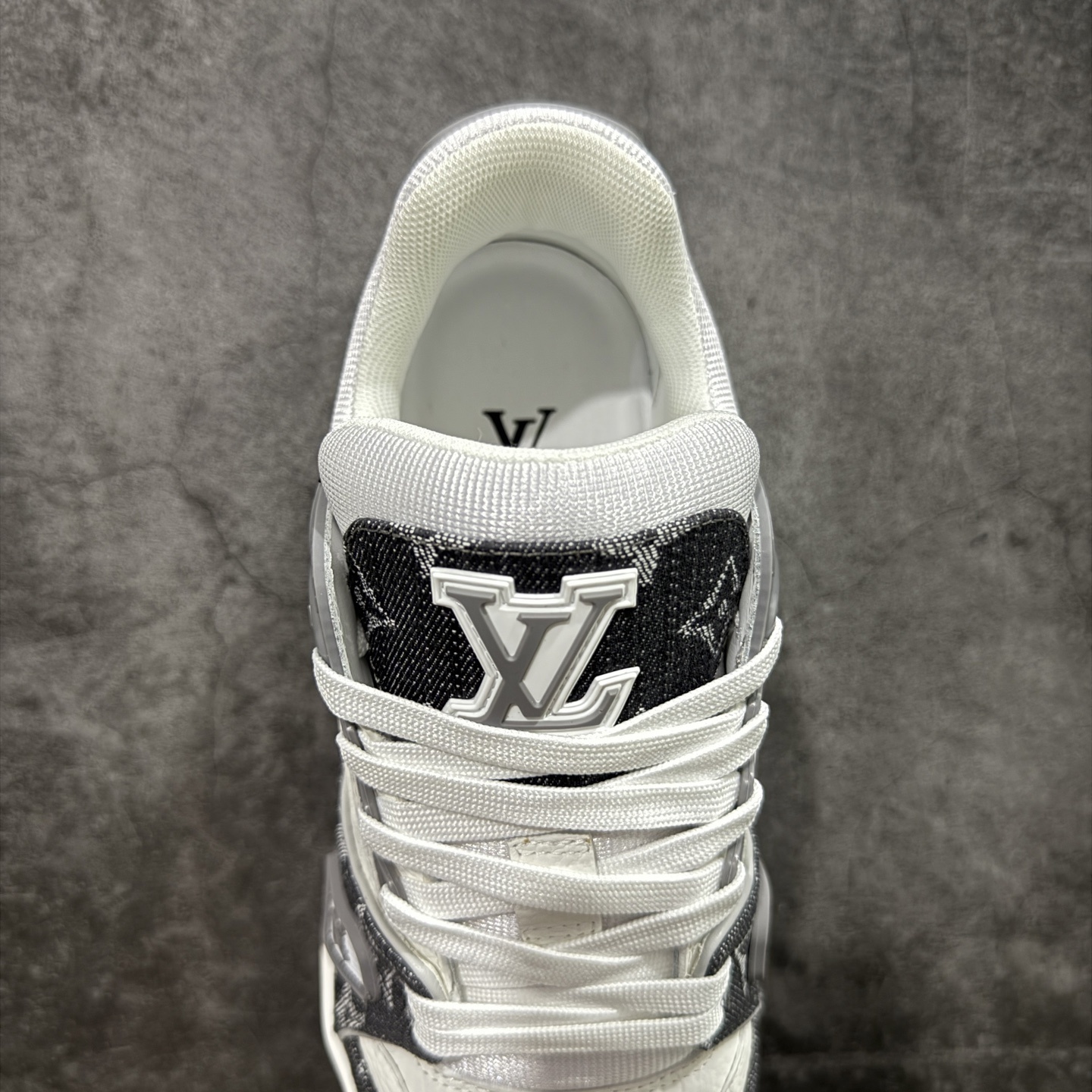 Louis Vuitton Sneakers T538003