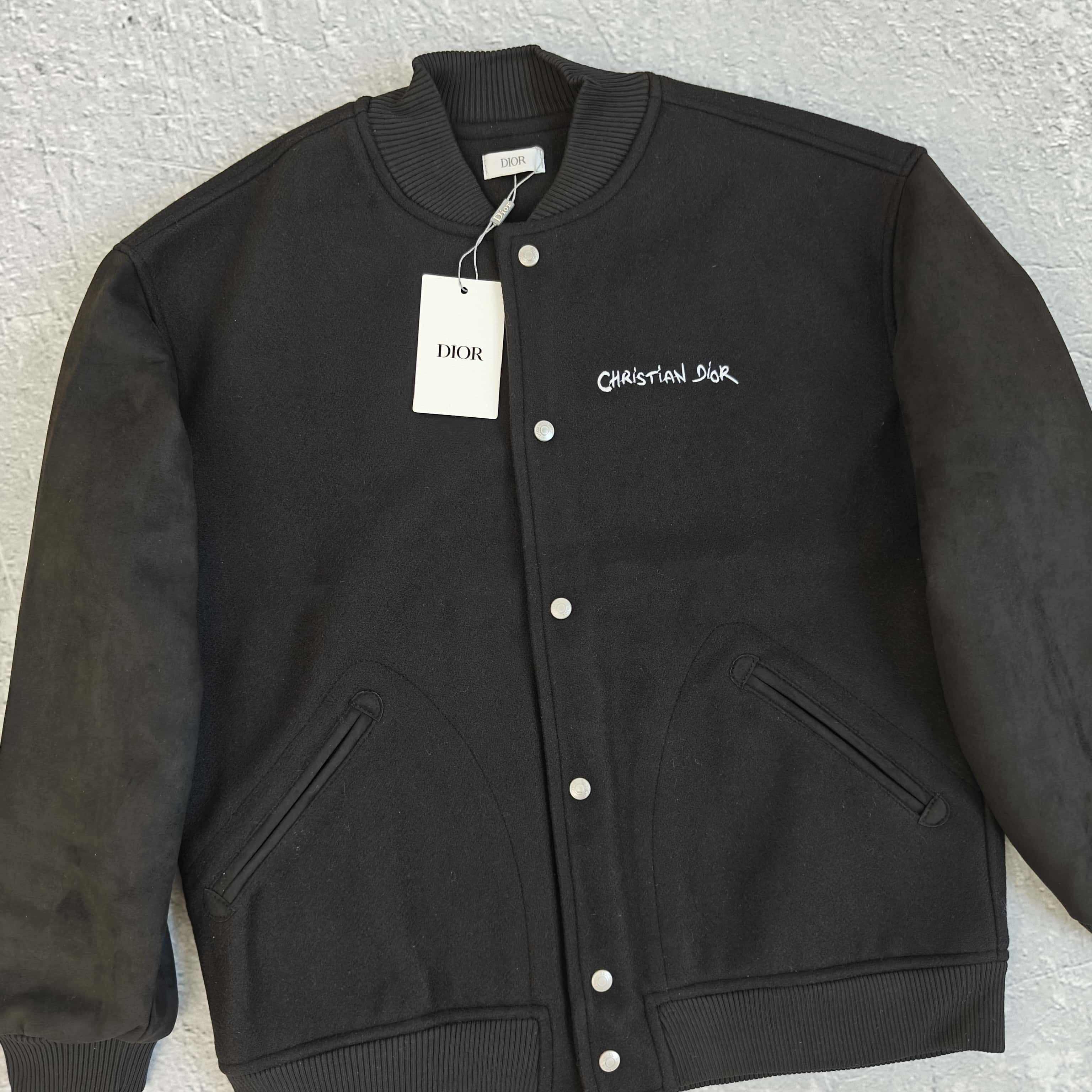黑色小标棒球服夹克外套 - 滴 528836（ZN）